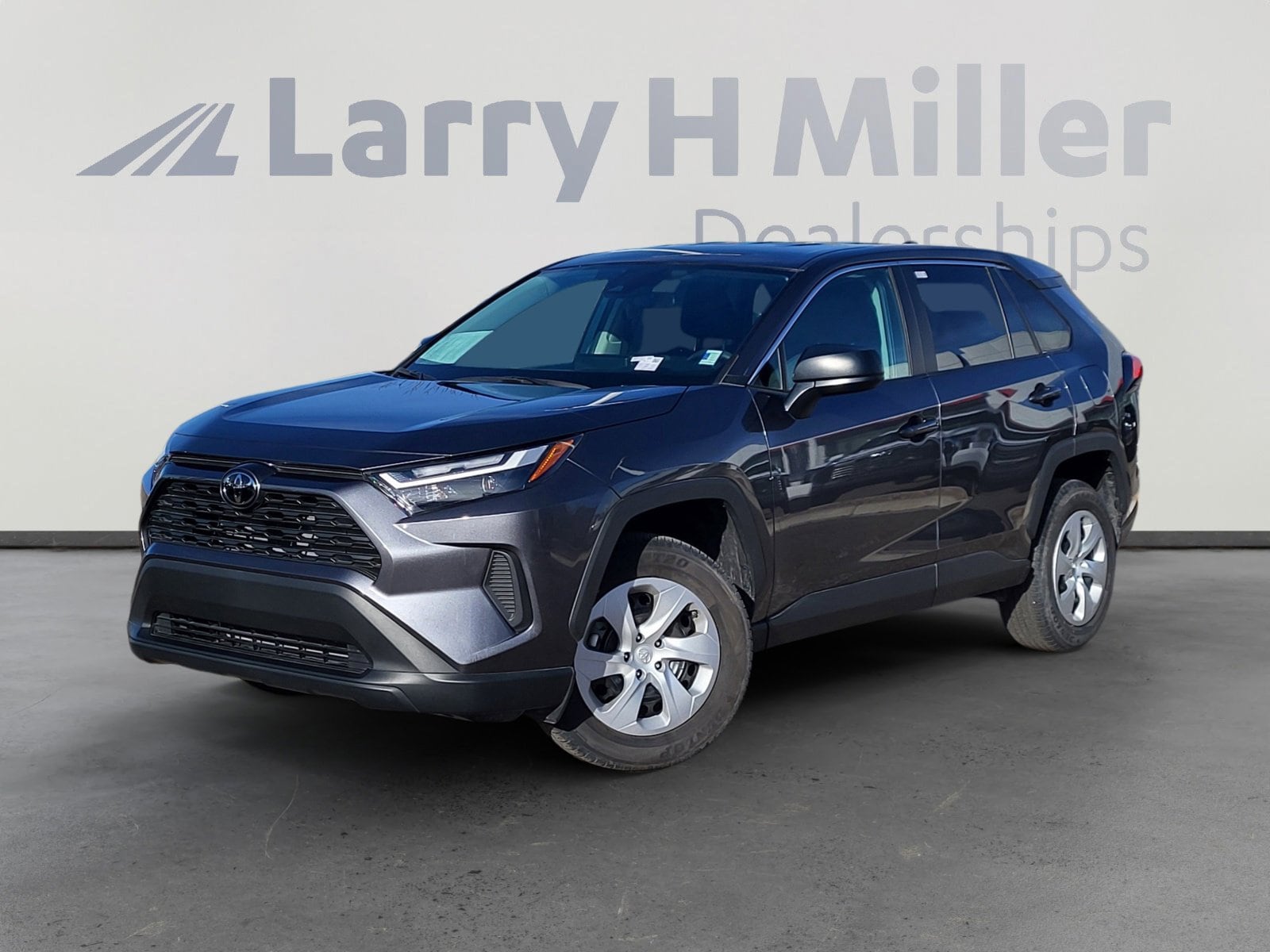 2024 Toyota RAV4 LE's photo