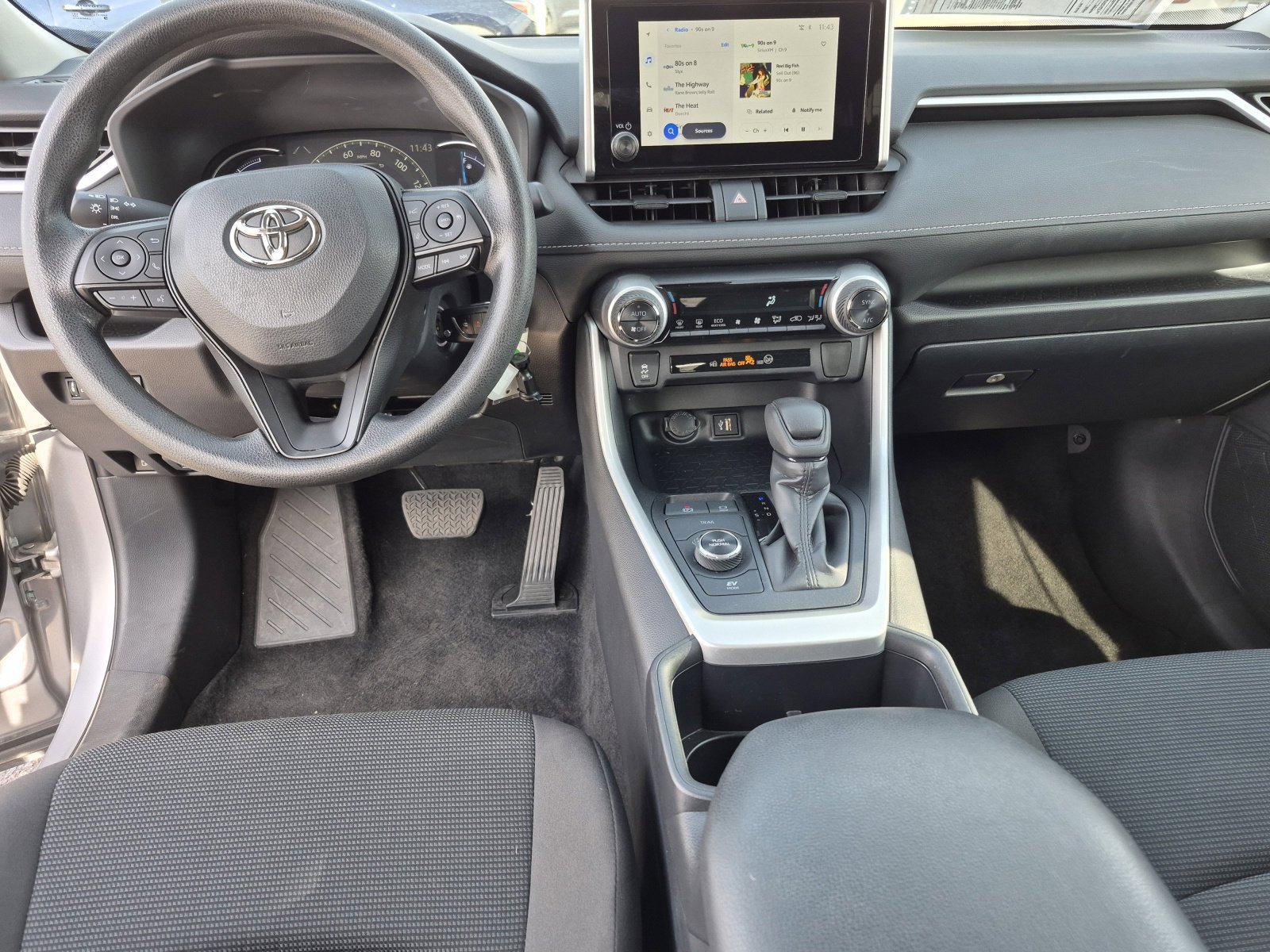 2025 Toyota RAV4 LE - Photo 18