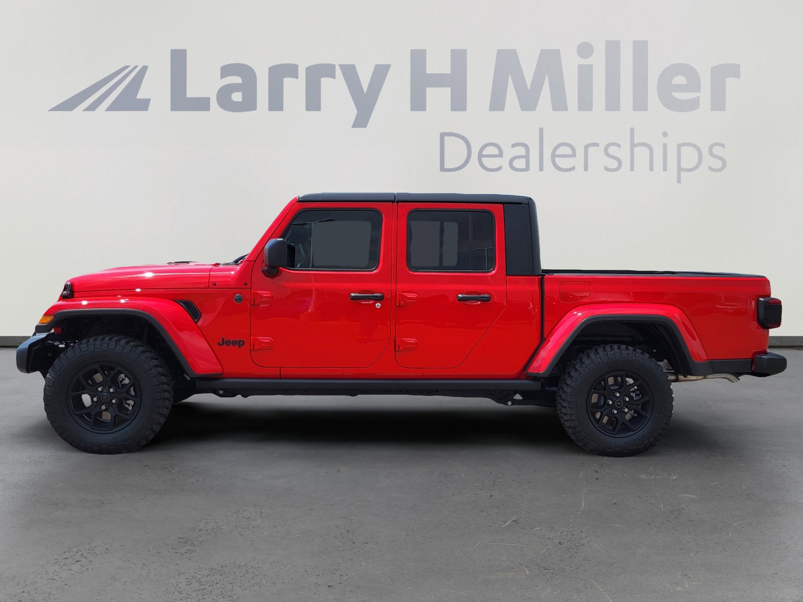 2025 Jeep Gladiator Willys photo 3