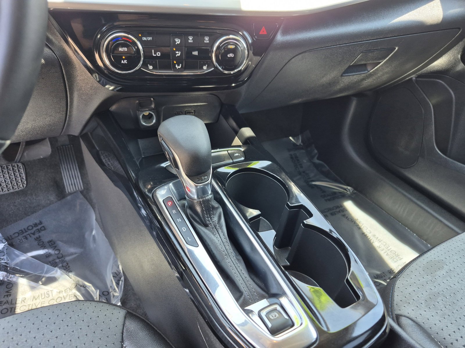 2025 Chevrolet Trax LT - Photo 12