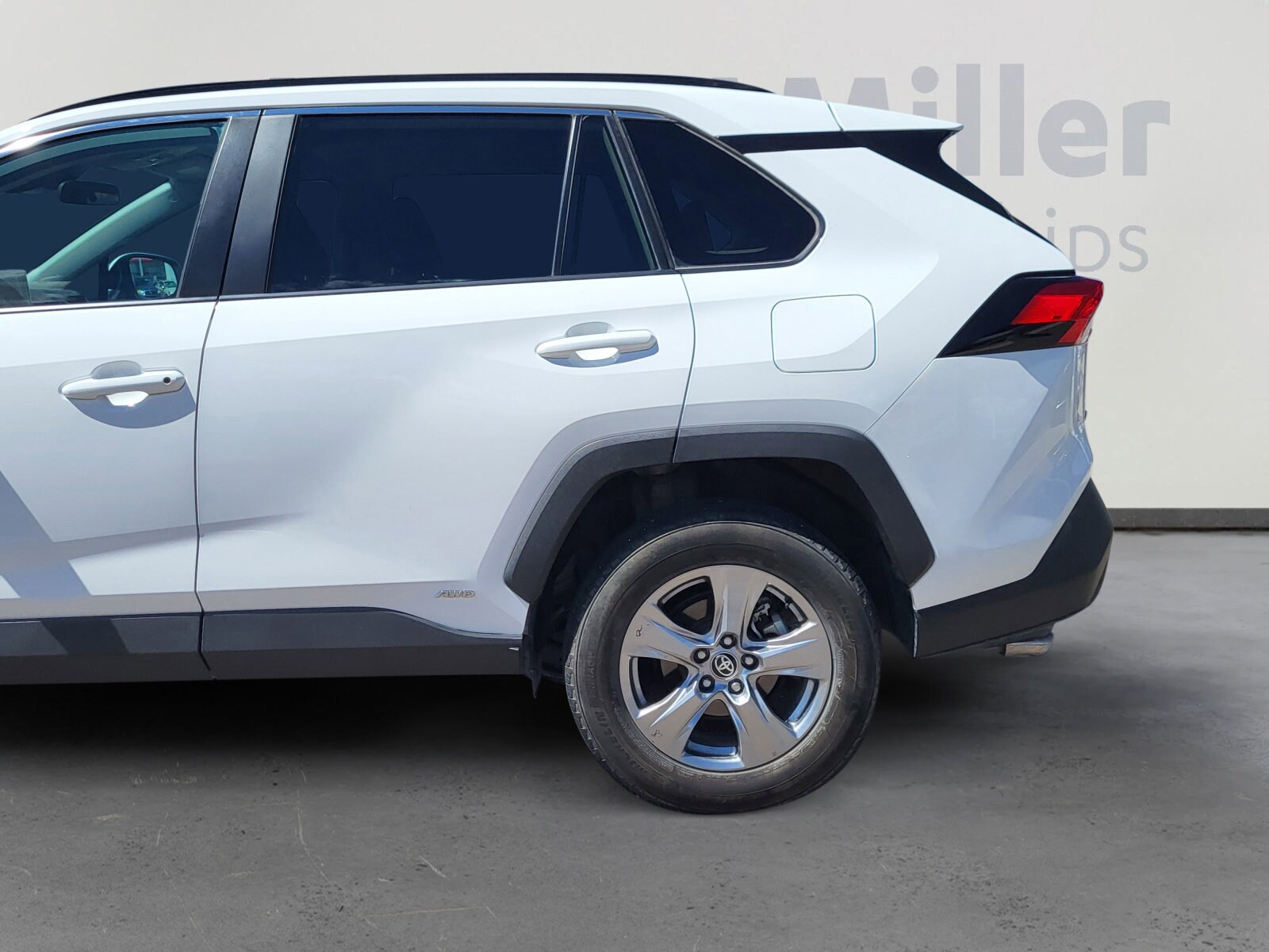 2024 Toyota RAV4 XLE photo 4
