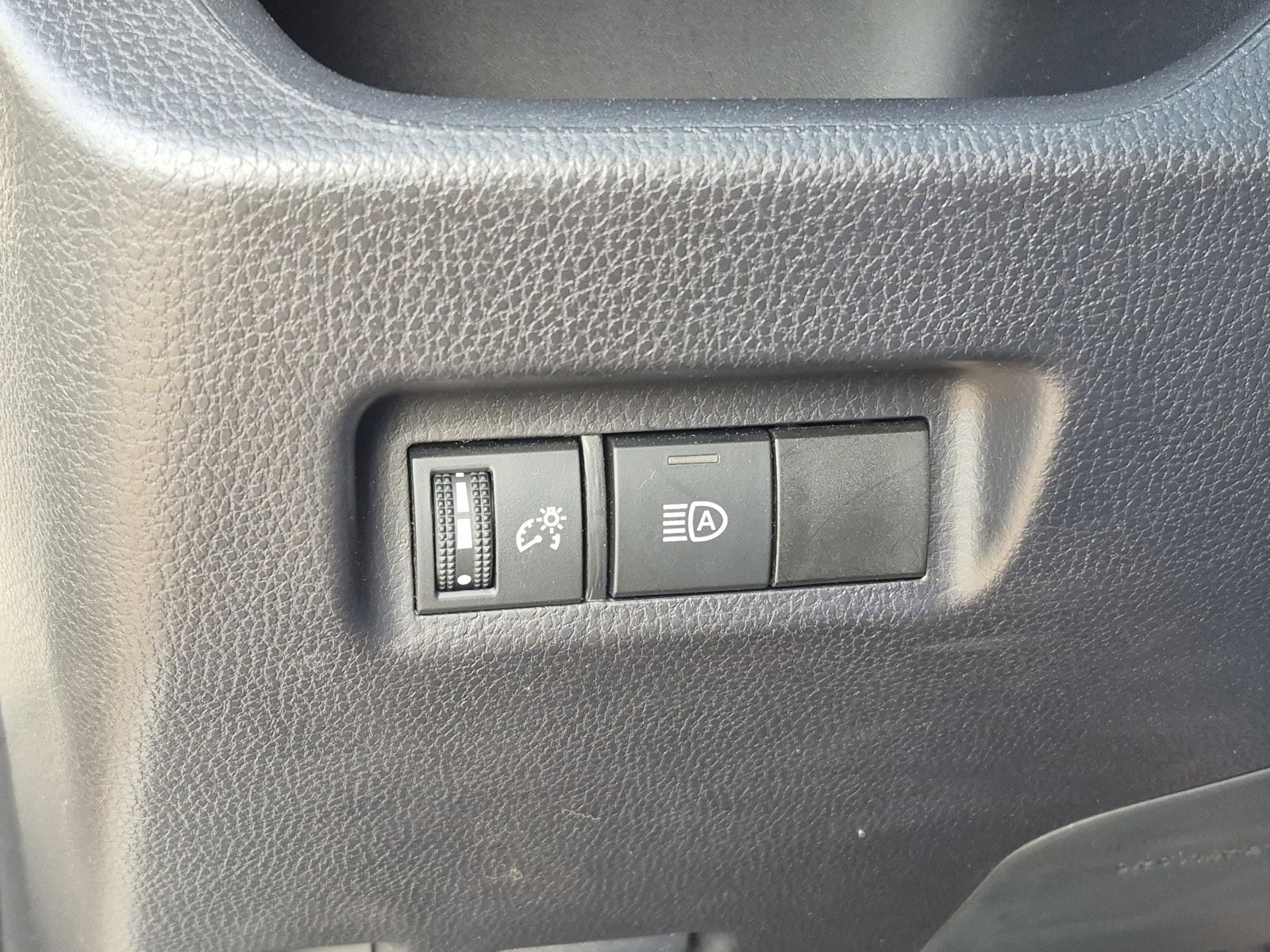 2025 Toyota RAV4 LE - Photo 34