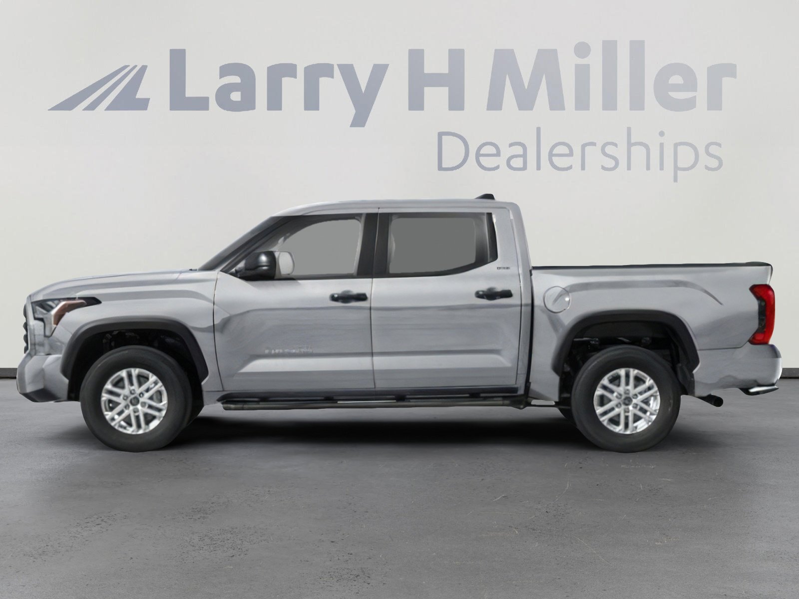 2025 Toyota Tundra SR5 CrewMax photo 3