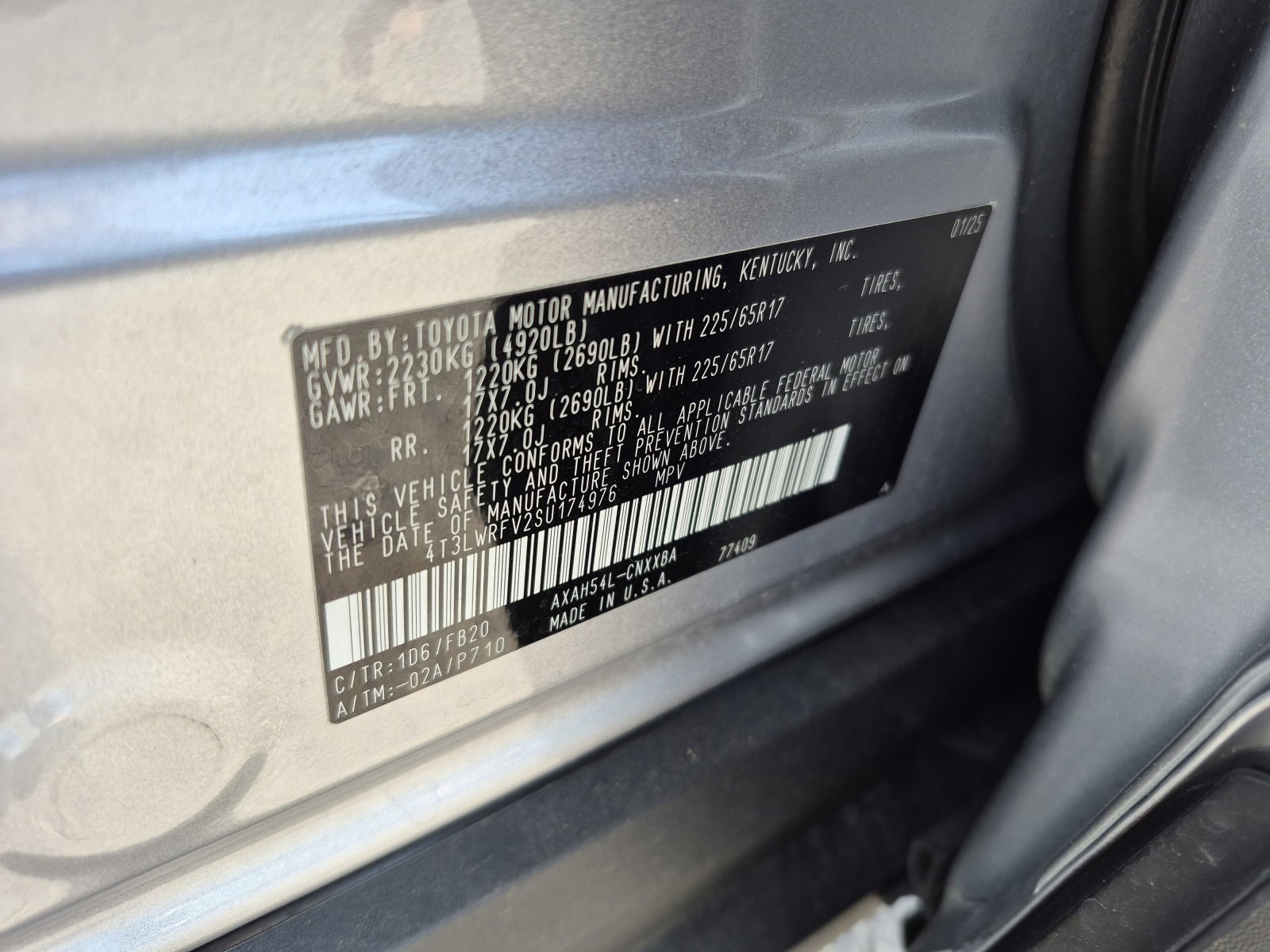 2025 Toyota RAV4 LE - Photo 24