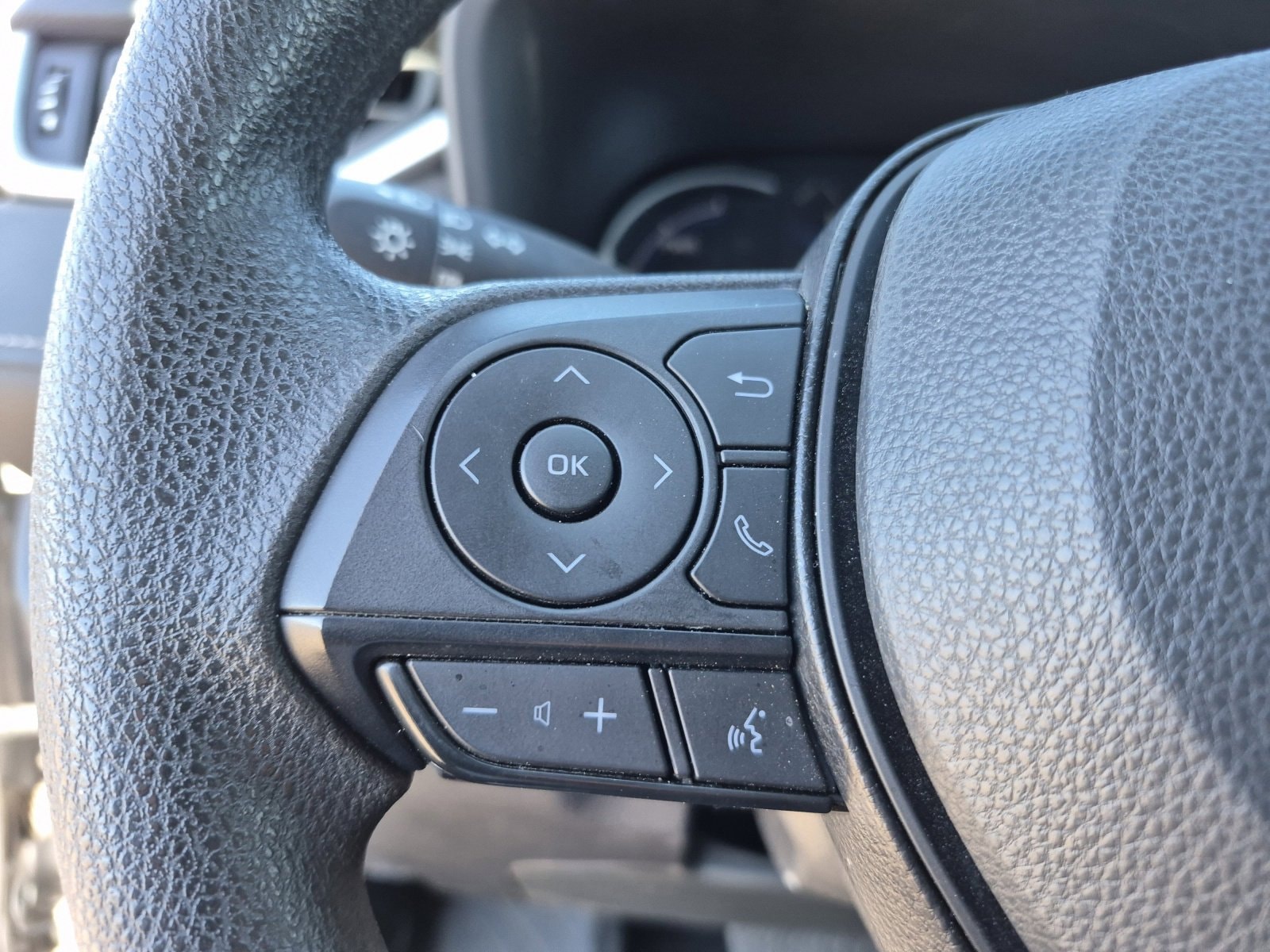 2025 Toyota RAV4 LE - Photo 26