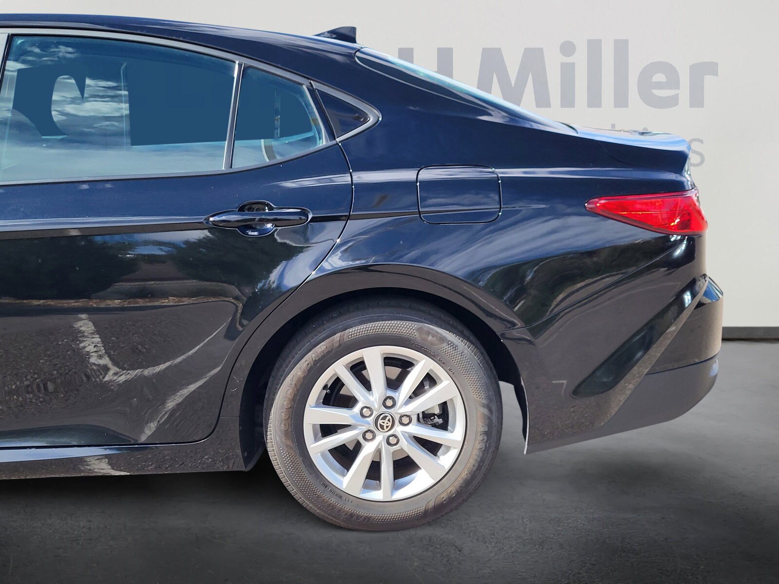2025 Toyota Camry LE photo 4