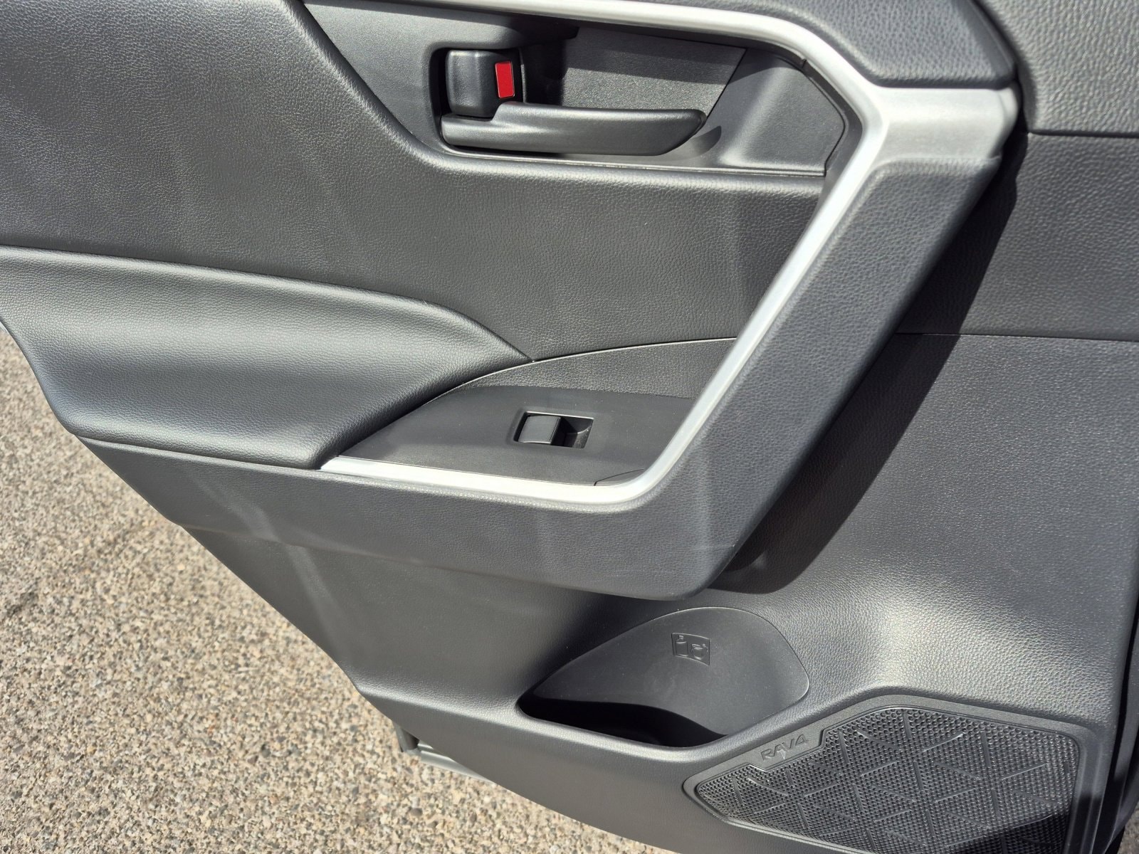 2025 Toyota RAV4 LE - Photo 19