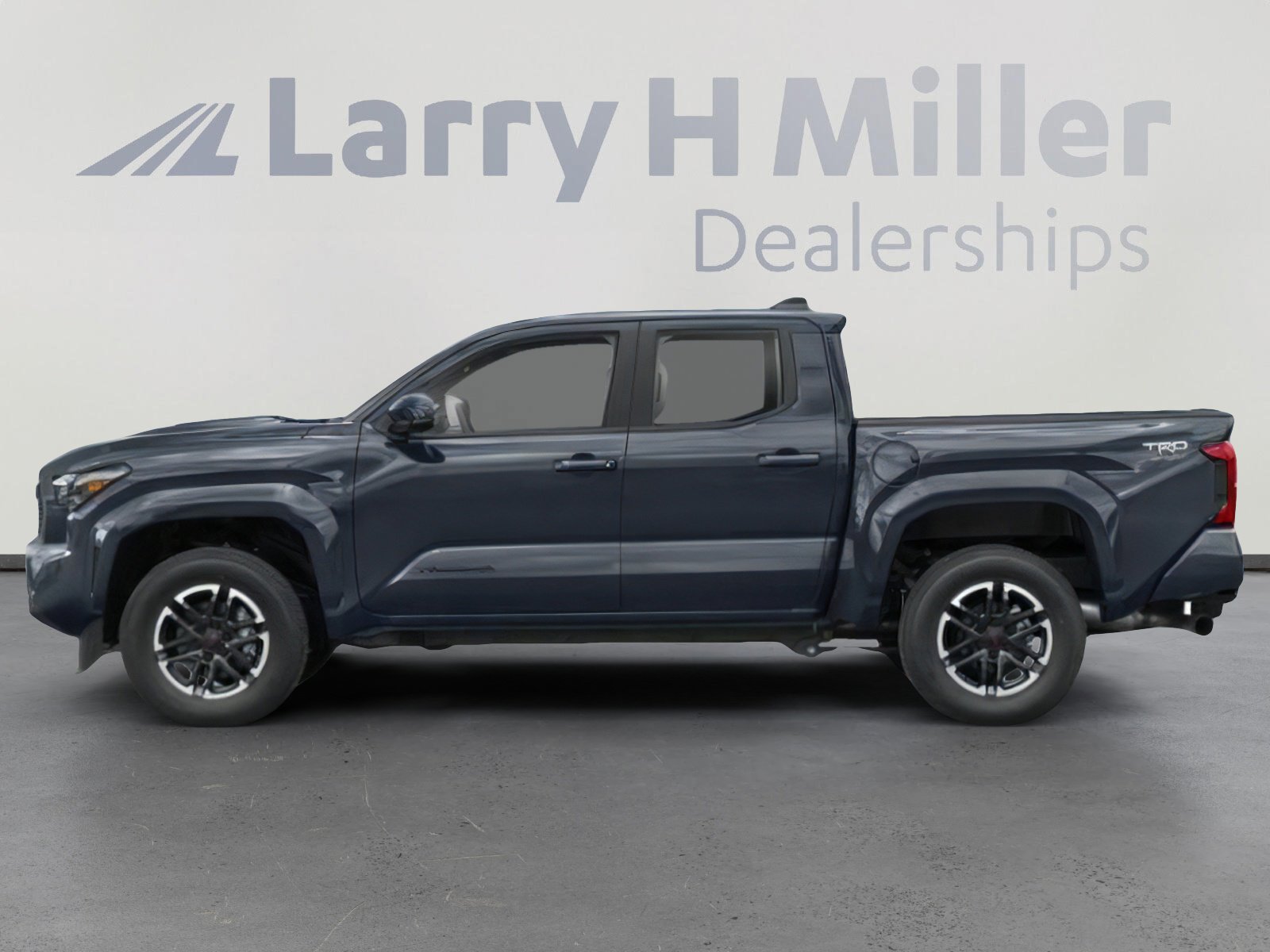 2025 Toyota Tacoma SR5 Double Cab photo 3
