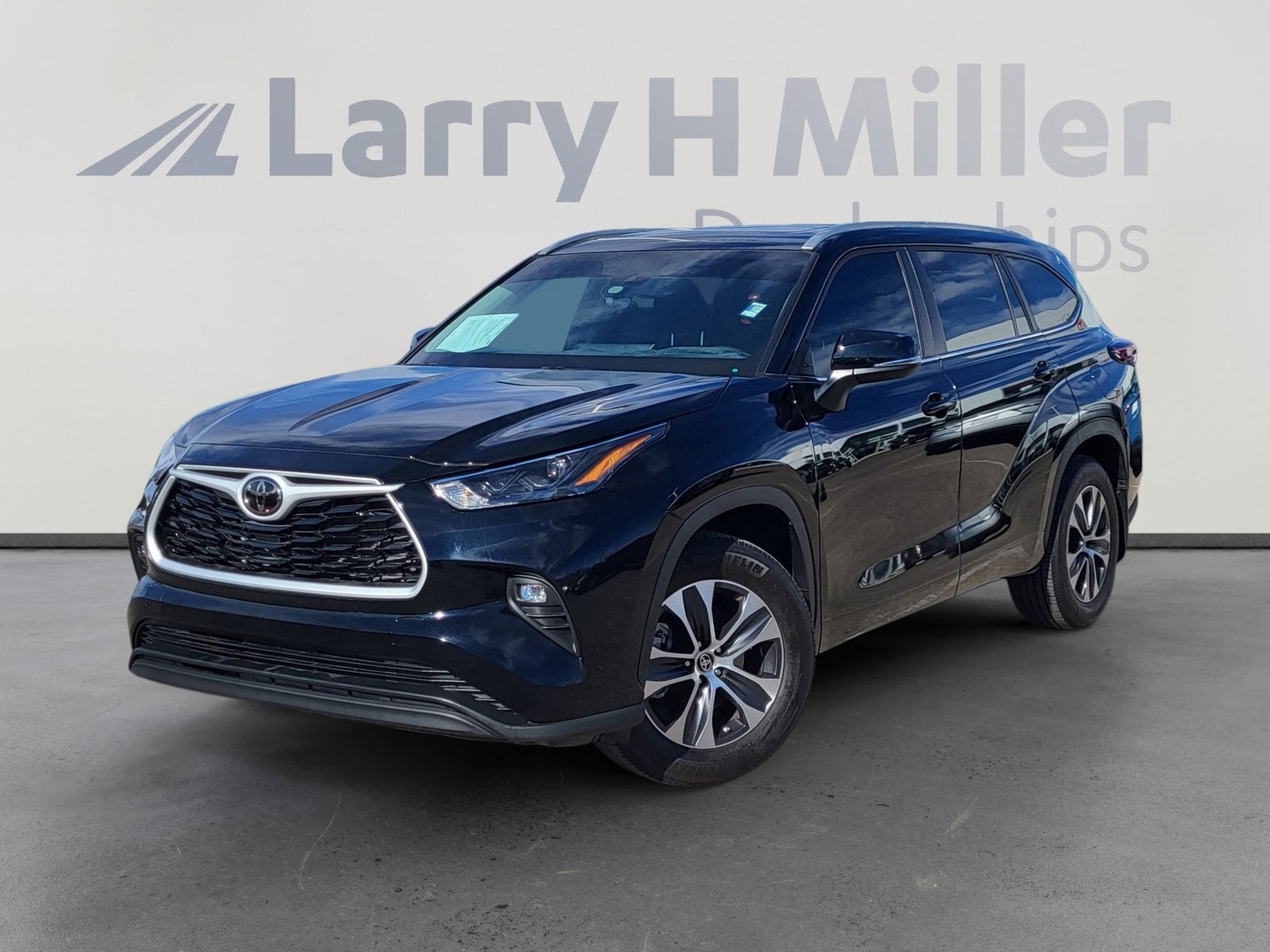 2024 Toyota Highlander XLE's photo