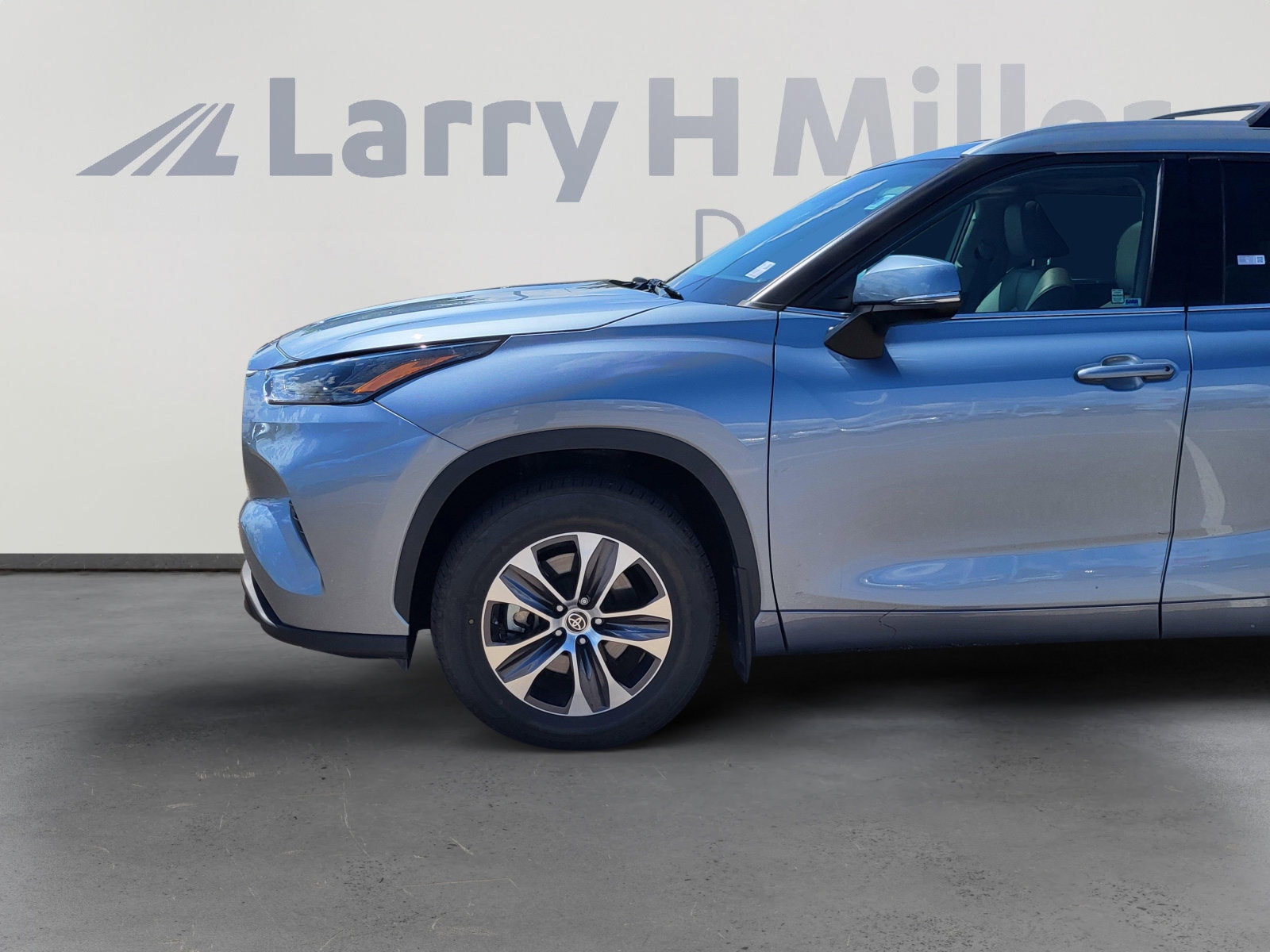 Used 2022 Toyota Highlander XLE with VIN 5TDHZRBH8NS252485 for sale in Albuquerque, NM