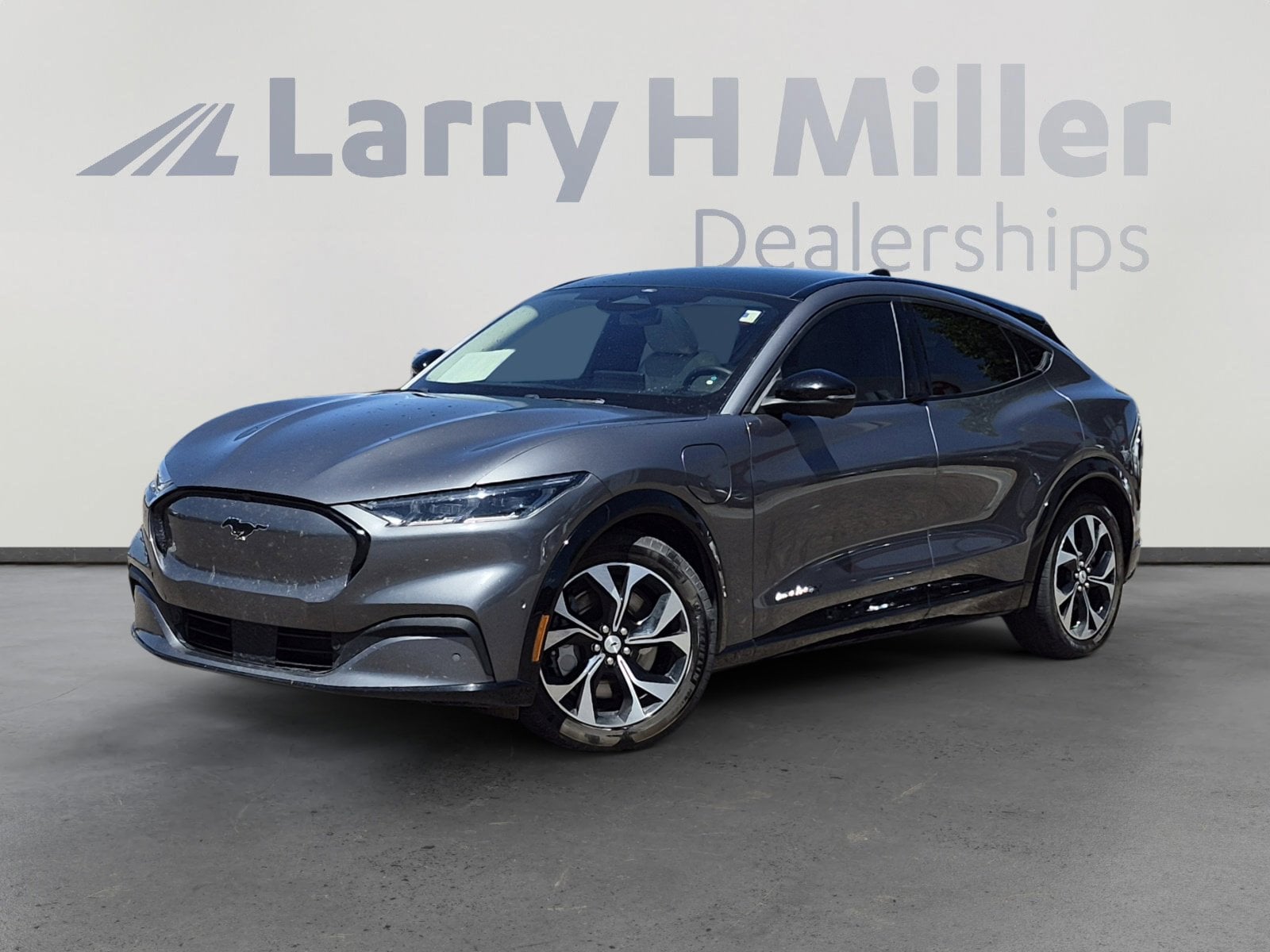 2023 Ford Mustang-Mach-e Premium's photo