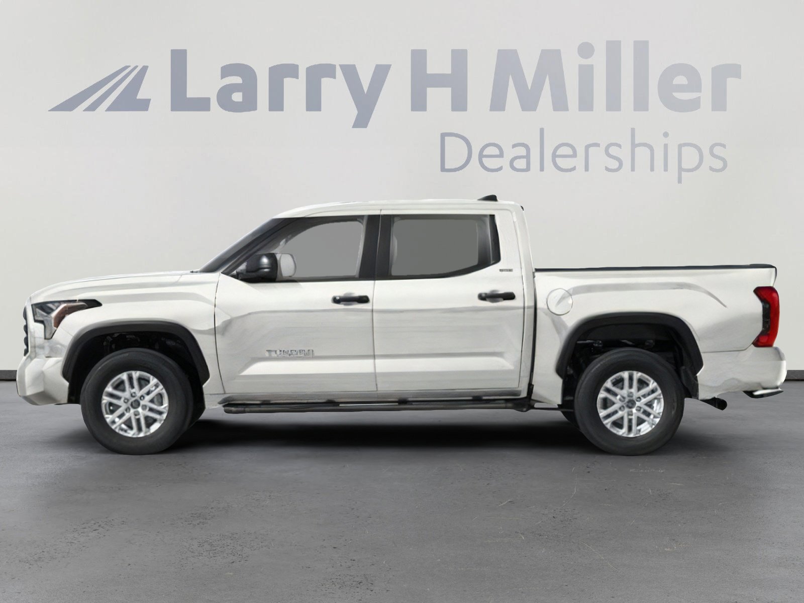 2025 Toyota Tundra SR5 CrewMax photo 3