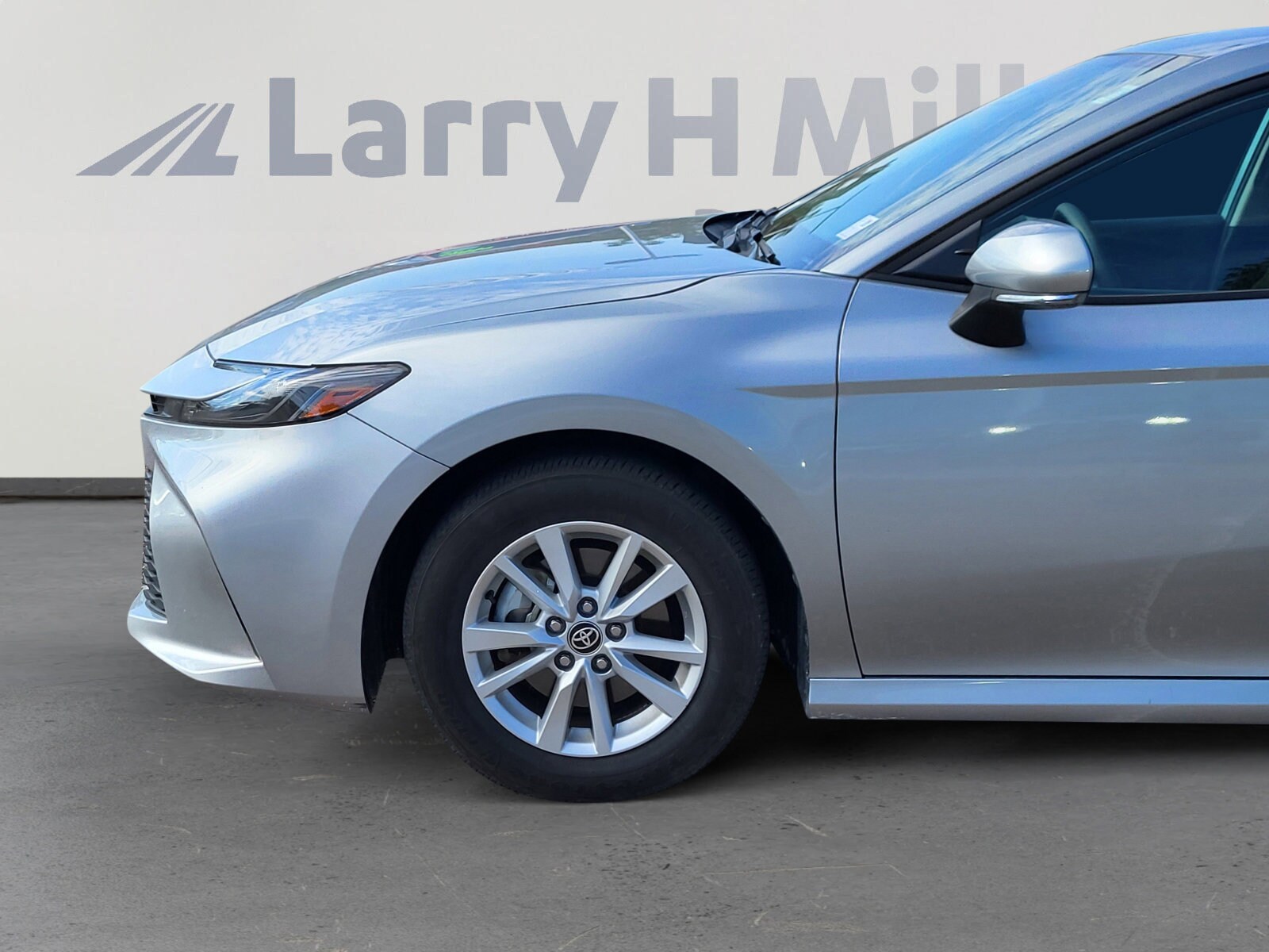2025 Toyota Camry LE photo 2