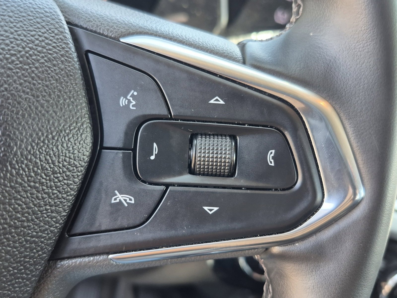 2025 Chevrolet Trax LT - Photo 28