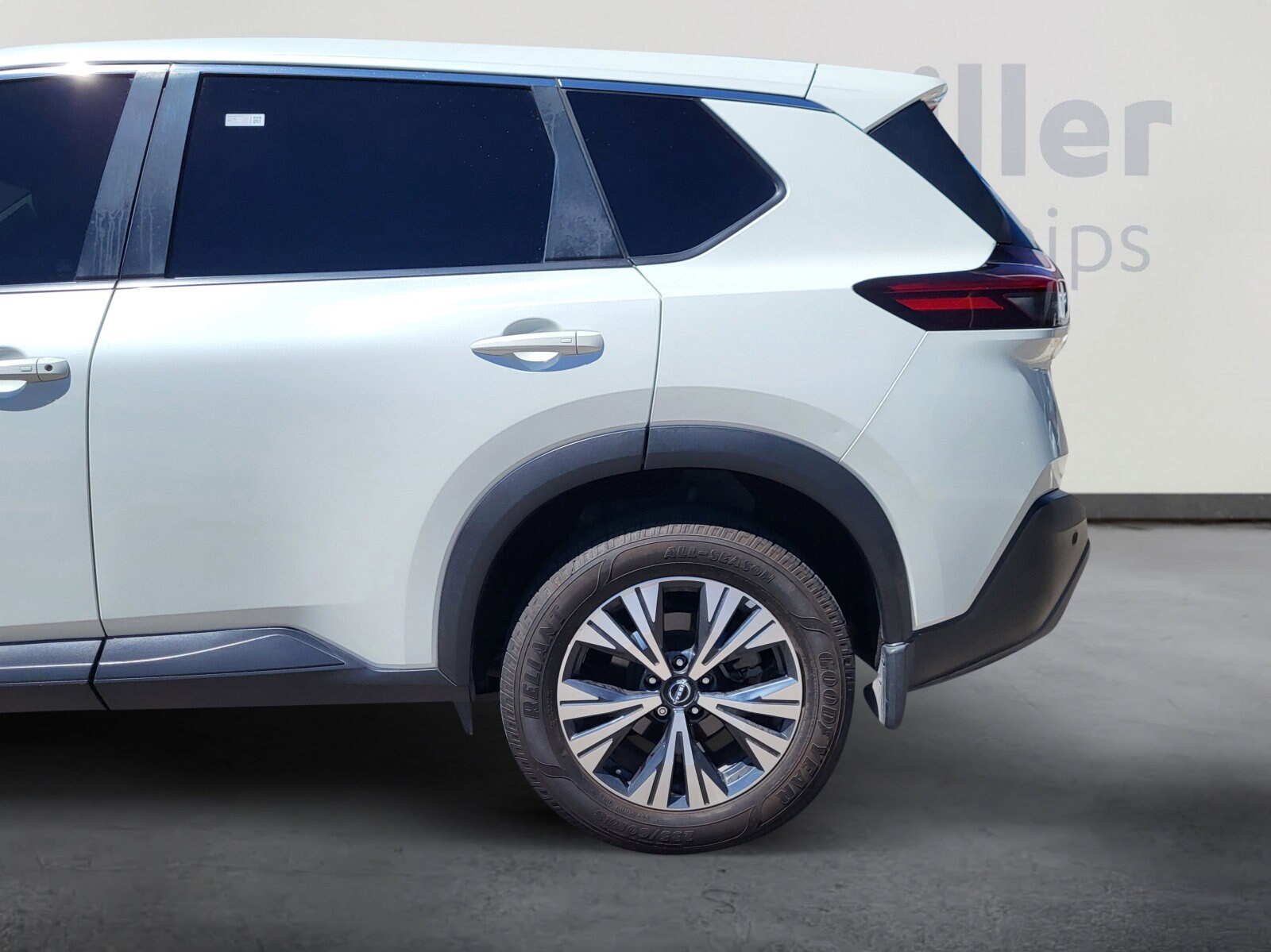 2022 Nissan Rogue SV photo 4