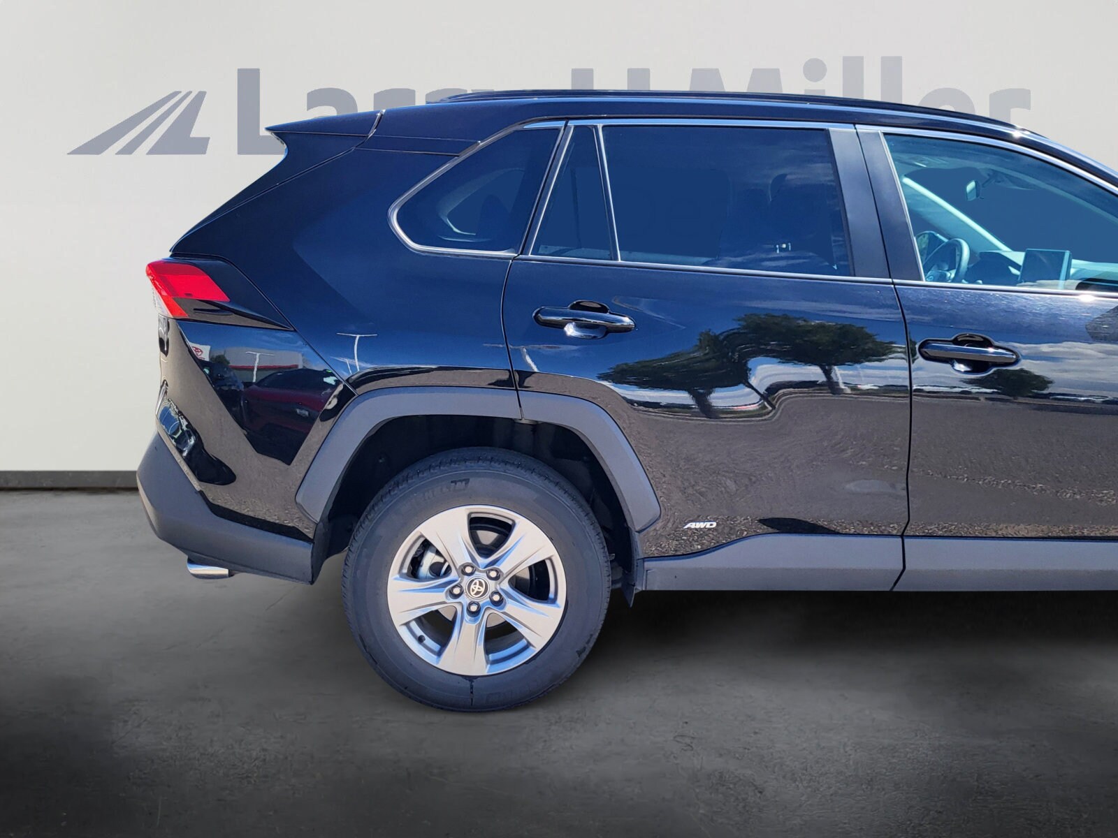 2024 Toyota RAV4 LE photo 3