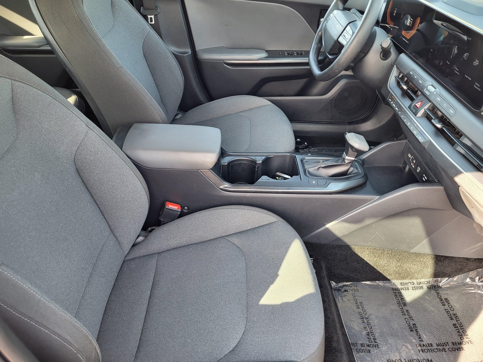 2025 Kia K4 LXS - Photo 30