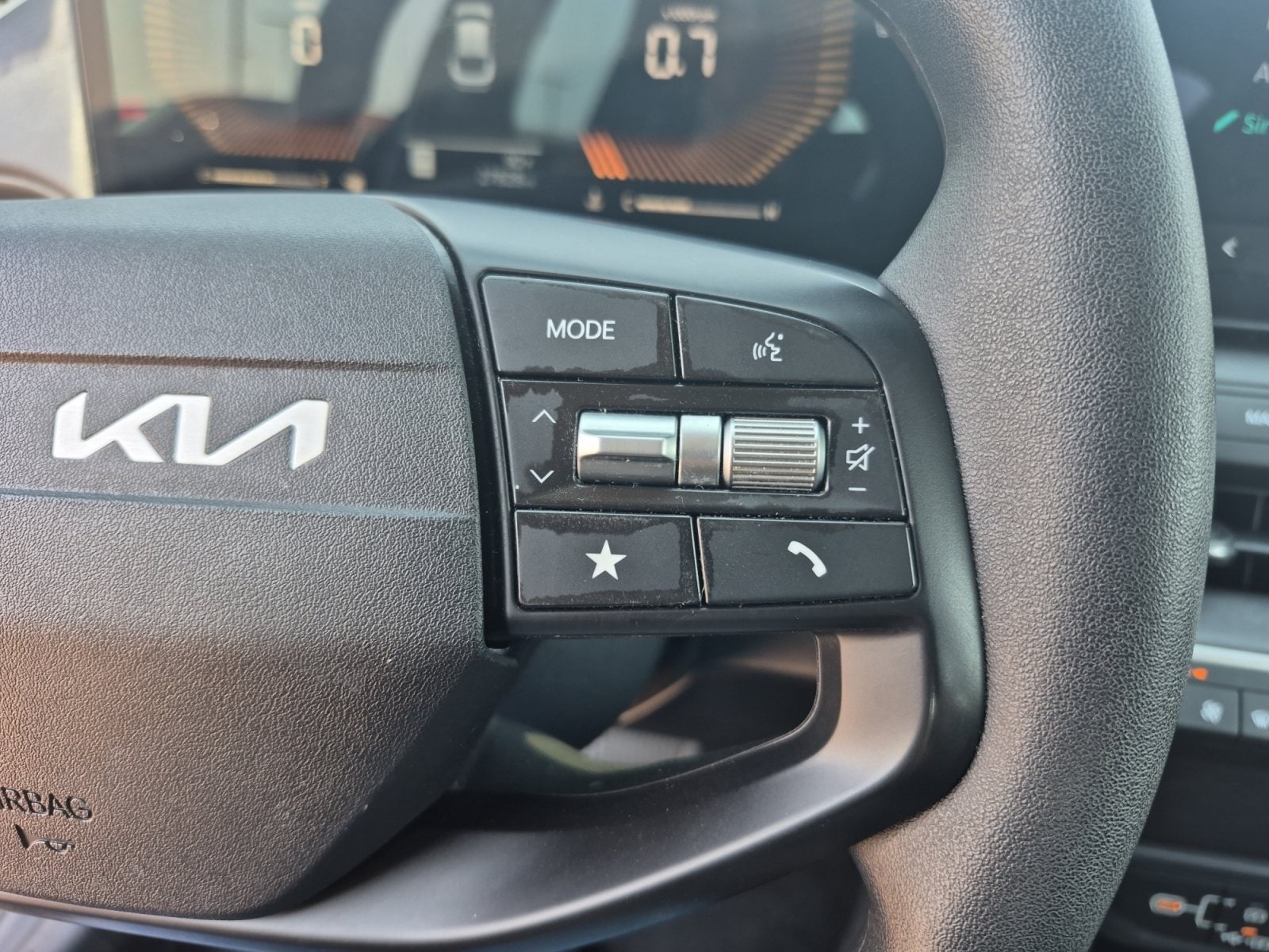 2025 Kia K4 LXS - Photo 16