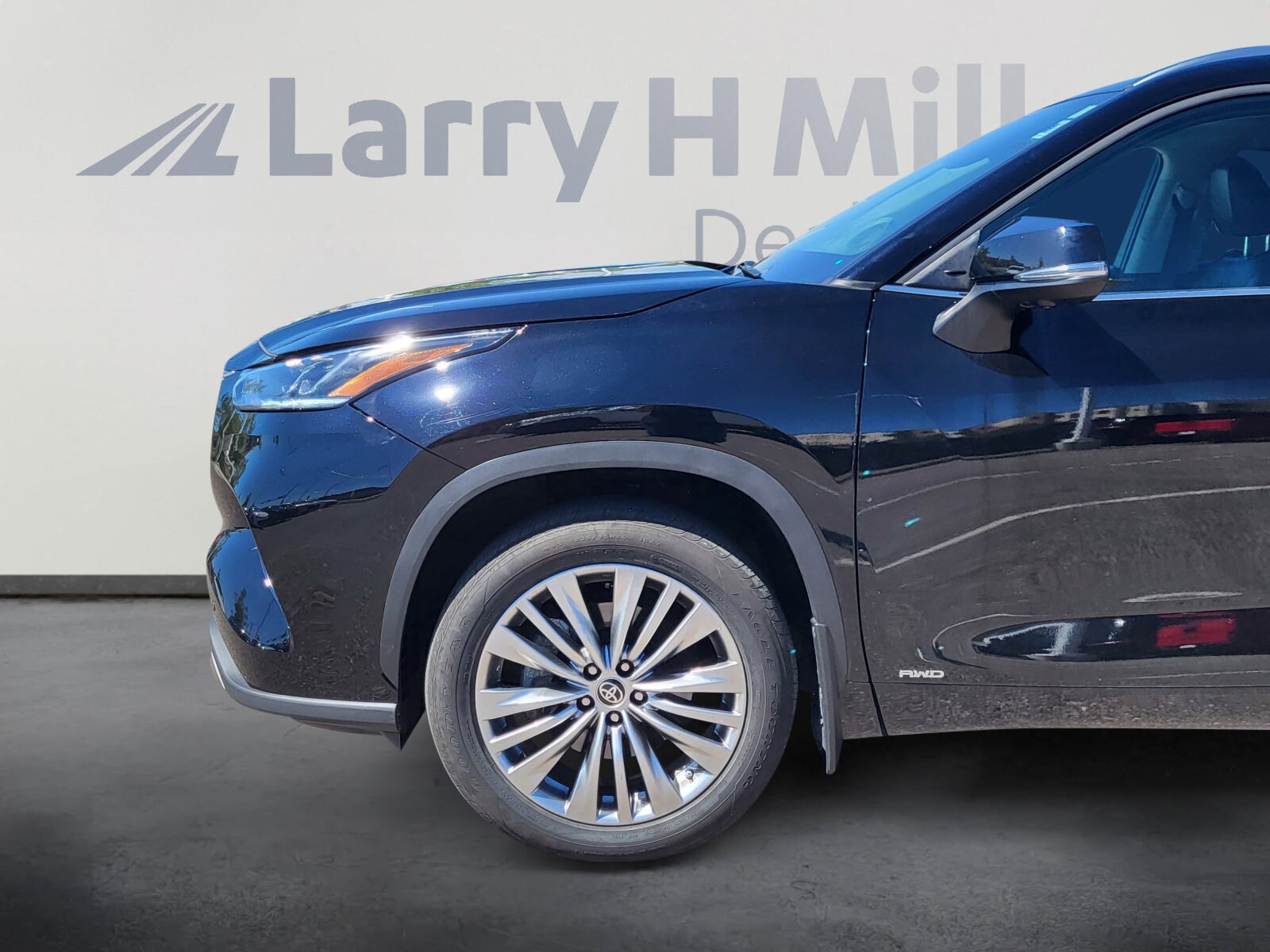 2024 Toyota Highlander Hybrid Platinum photo 2