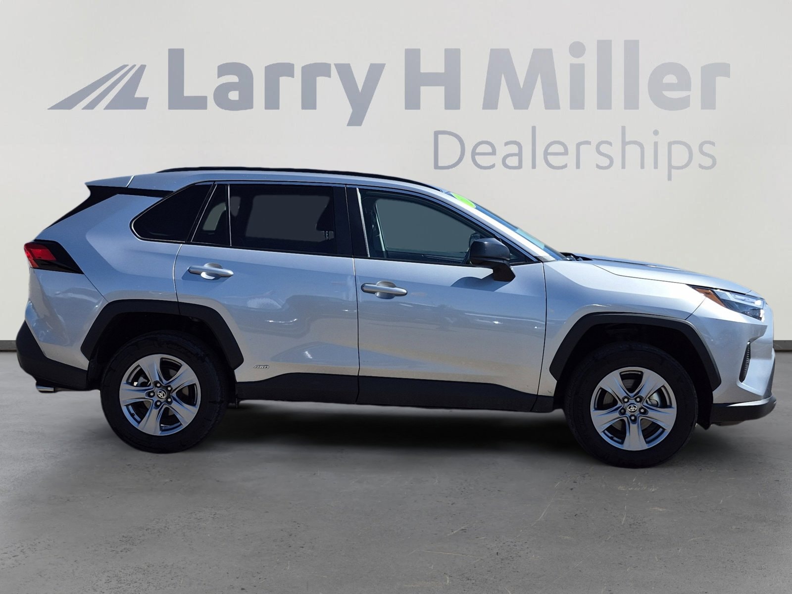 2025 Toyota RAV4 LE - Photo 6