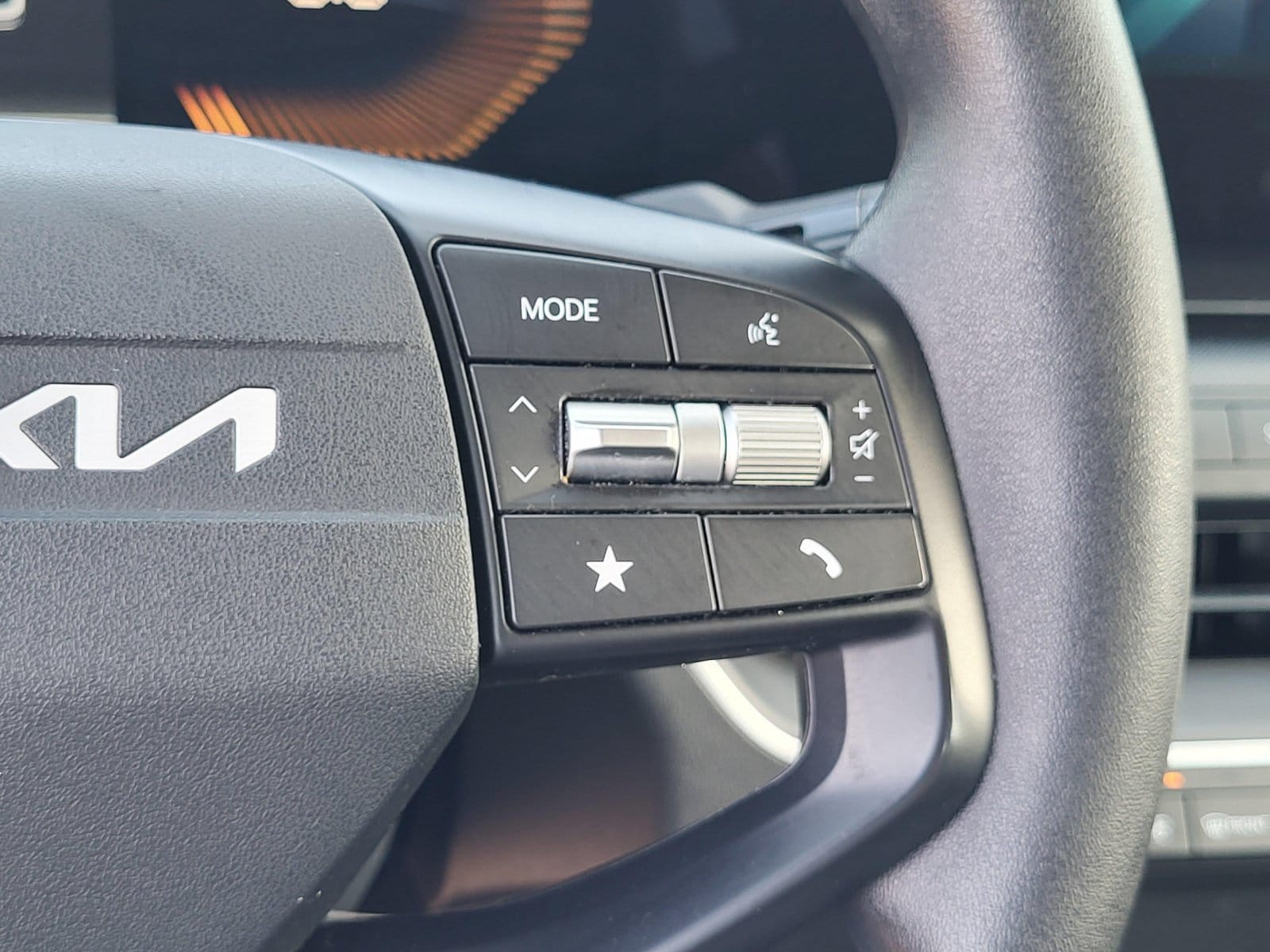 2025 Kia K4 LXS - Photo 12