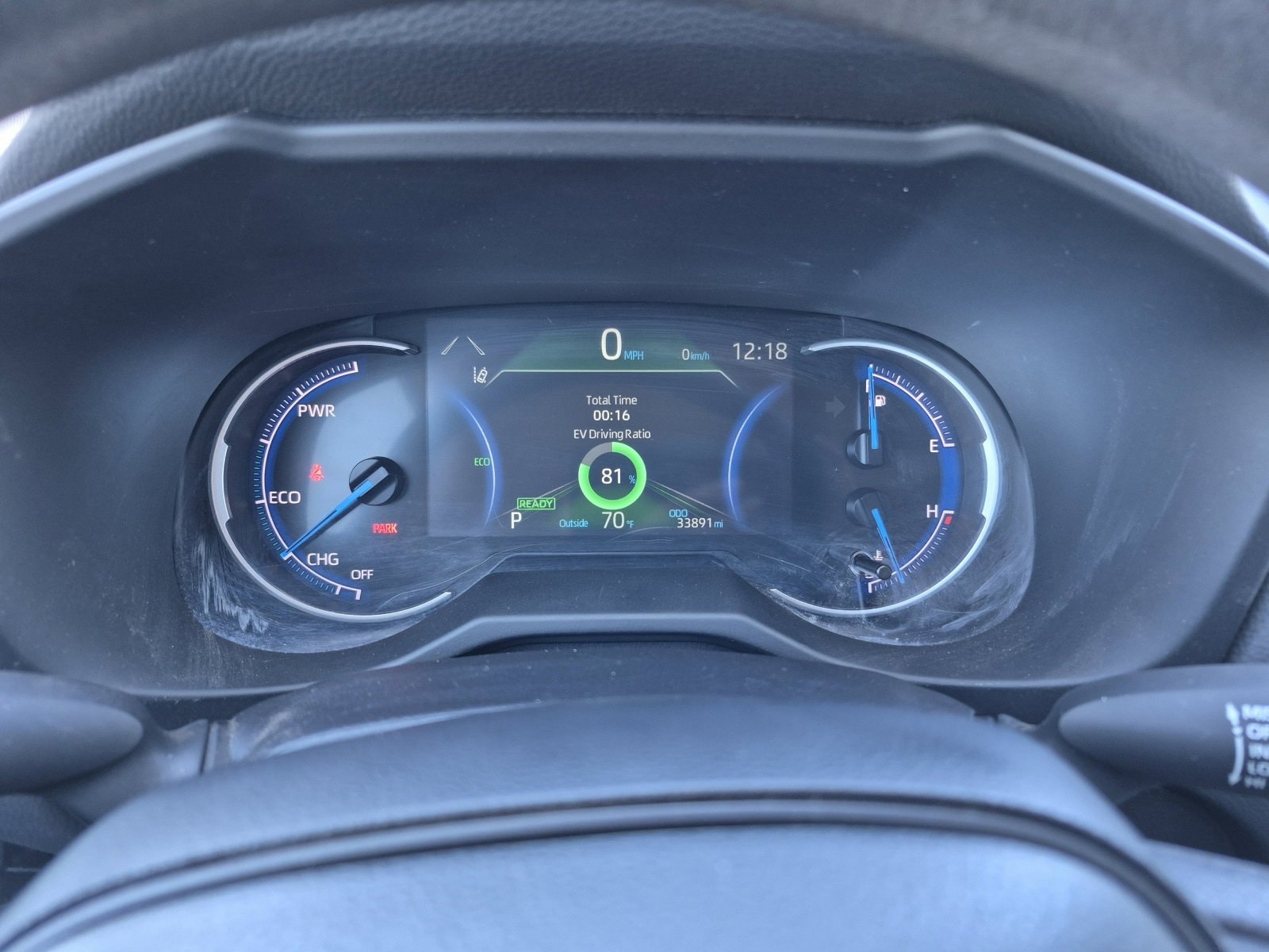 2025 Toyota RAV4 LE - Photo 10