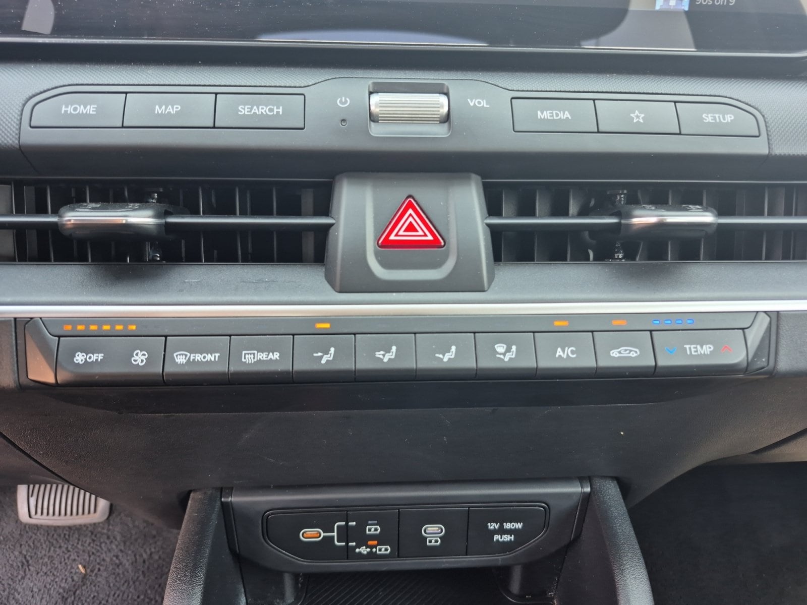 2025 Kia K4 LXS - Photo 30