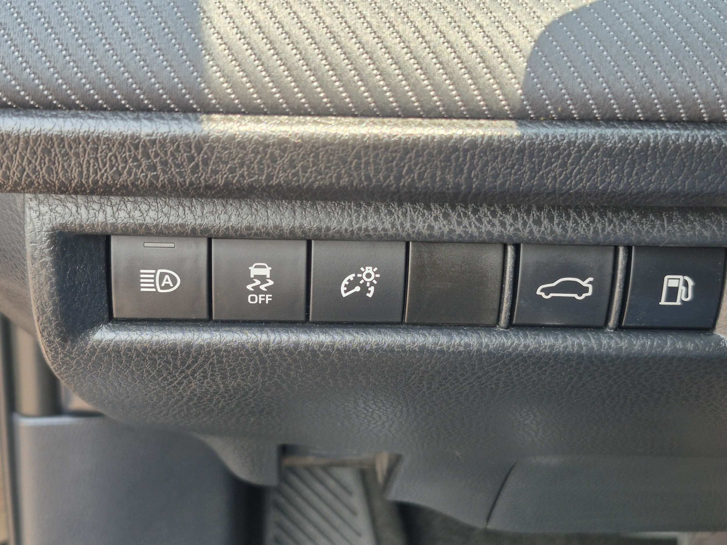 2025 Toyota Camry 34