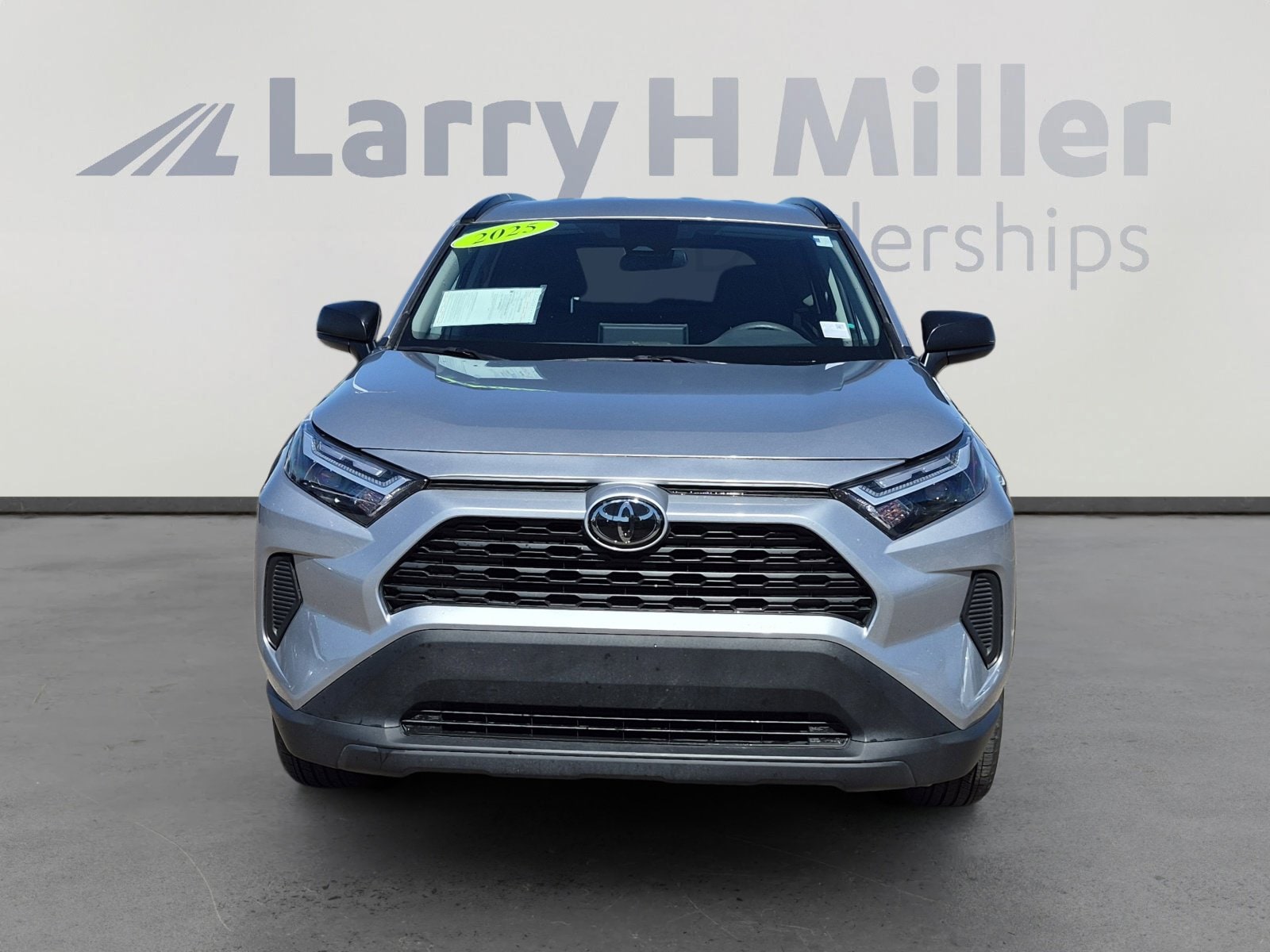 2025 Toyota RAV4 LE - Photo 8