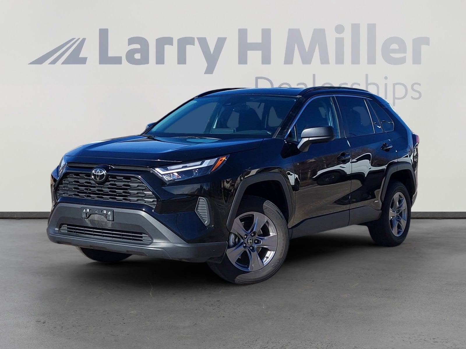 2025 Toyota RAV4 LE's photo