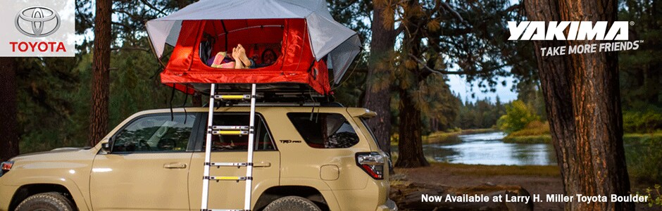 A family in a Yakima Tent on top of a Toyota 4Runner