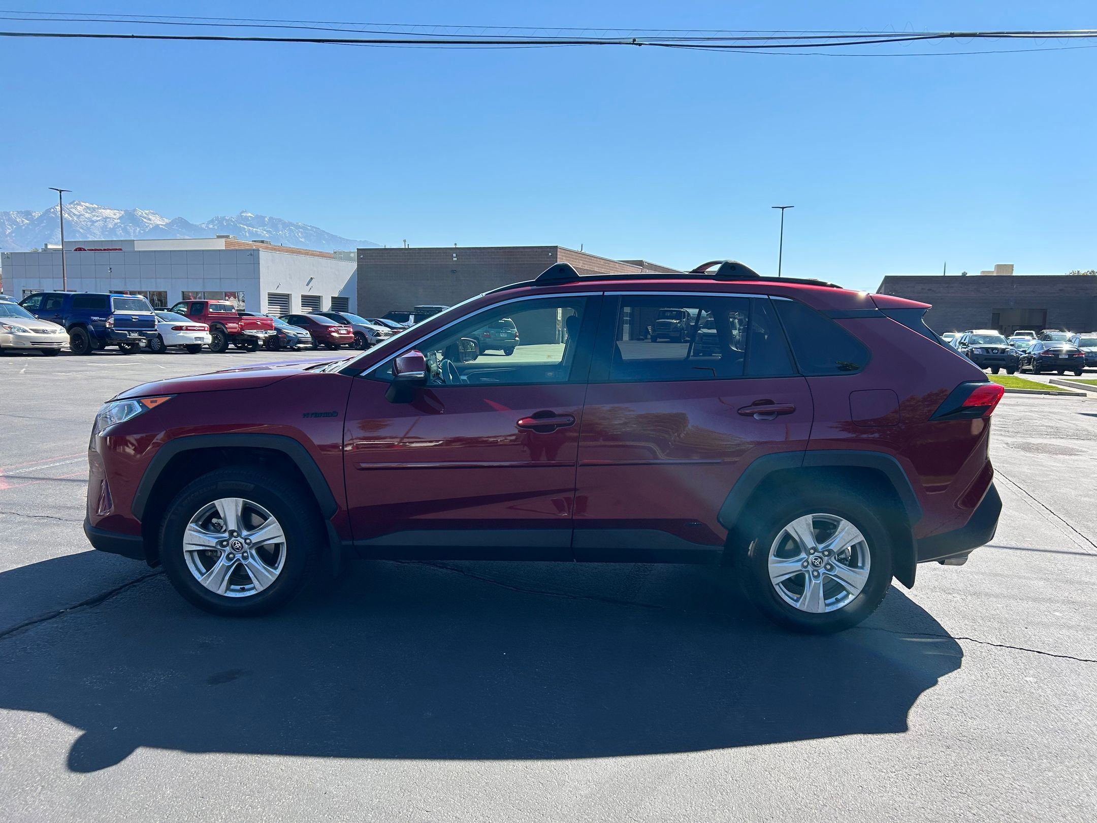 2021 Toyota RAV4 XLE photo 2