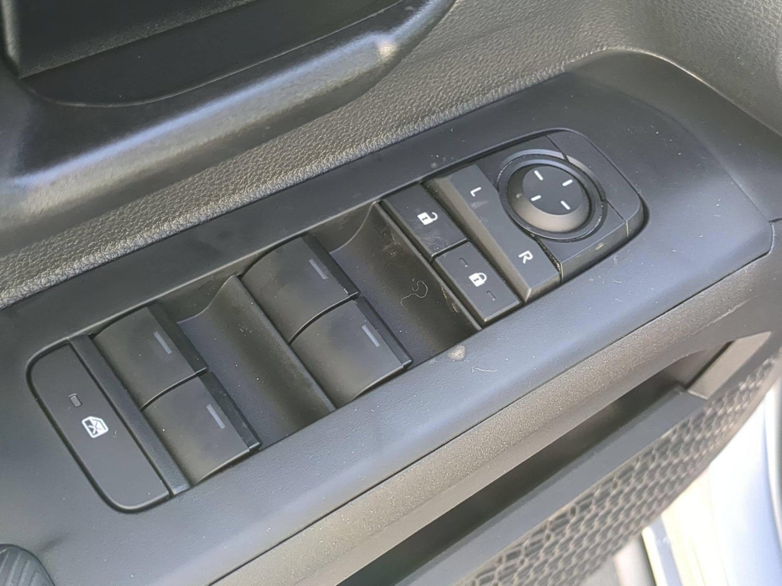 2026 Toyota Tacoma SR5 - Photo 11