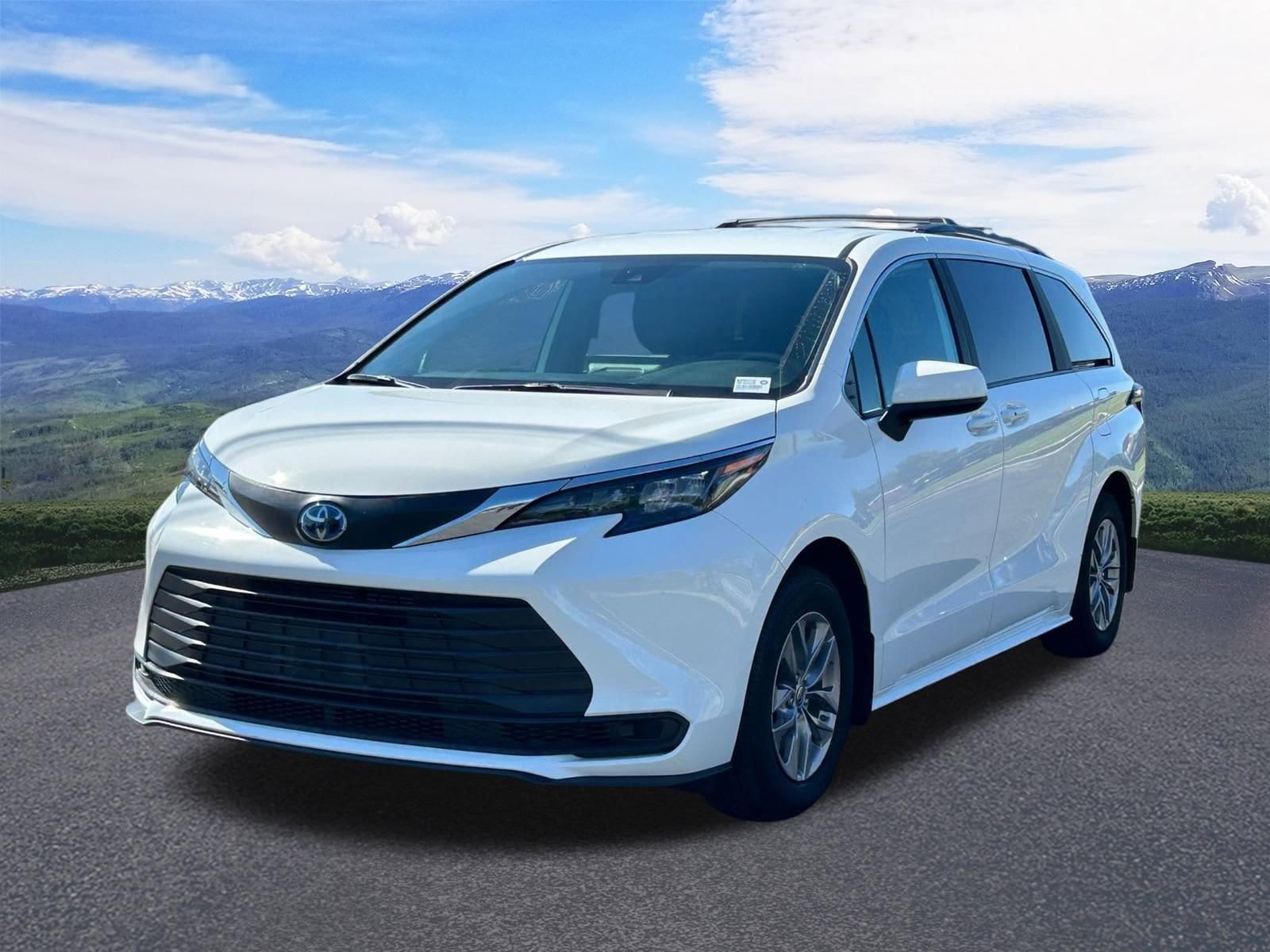 2025 Toyota Sienna LE 8-Passenger Hybrid AWD's photo