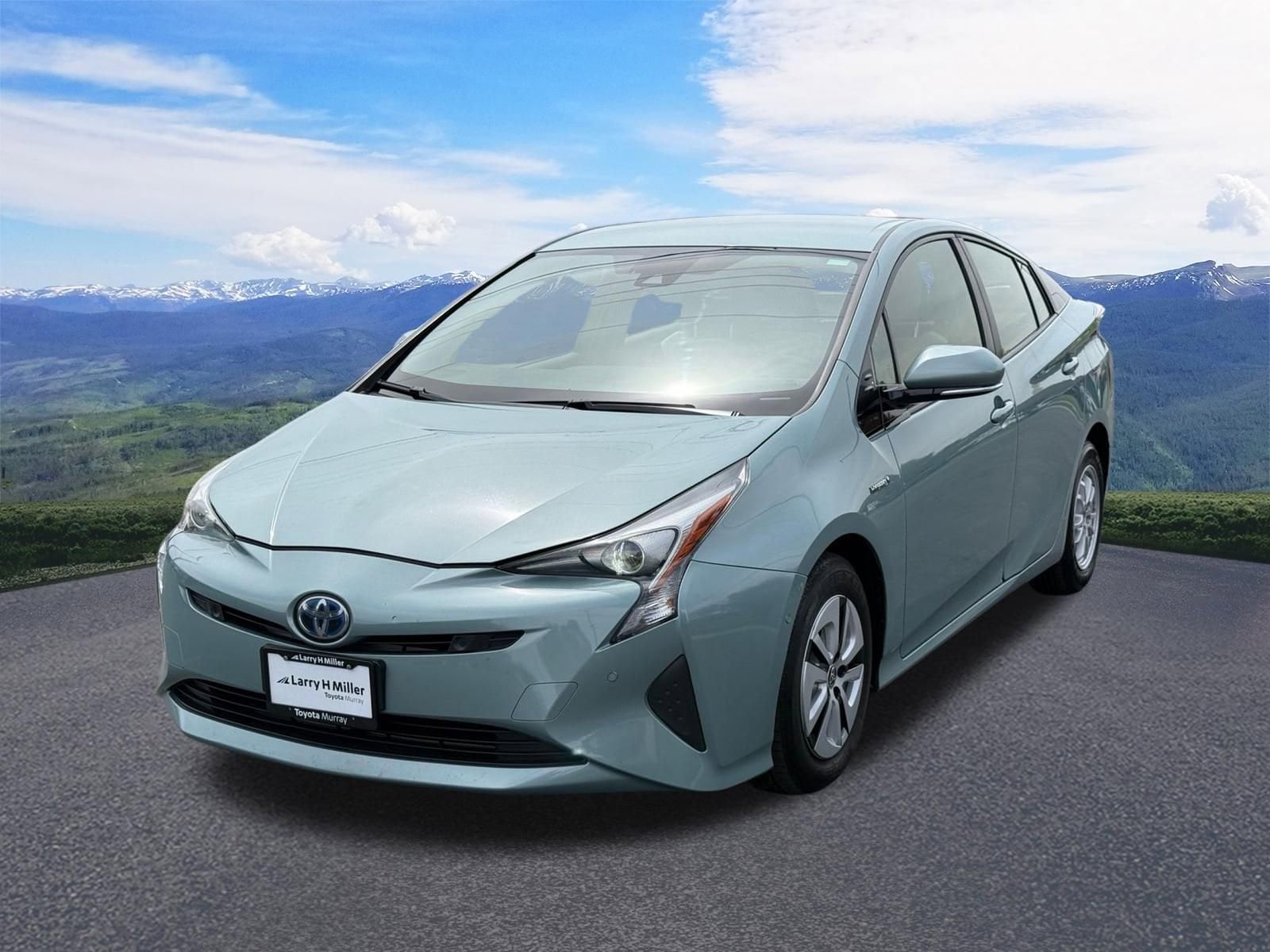 2017 Toyota Prius Three's photo