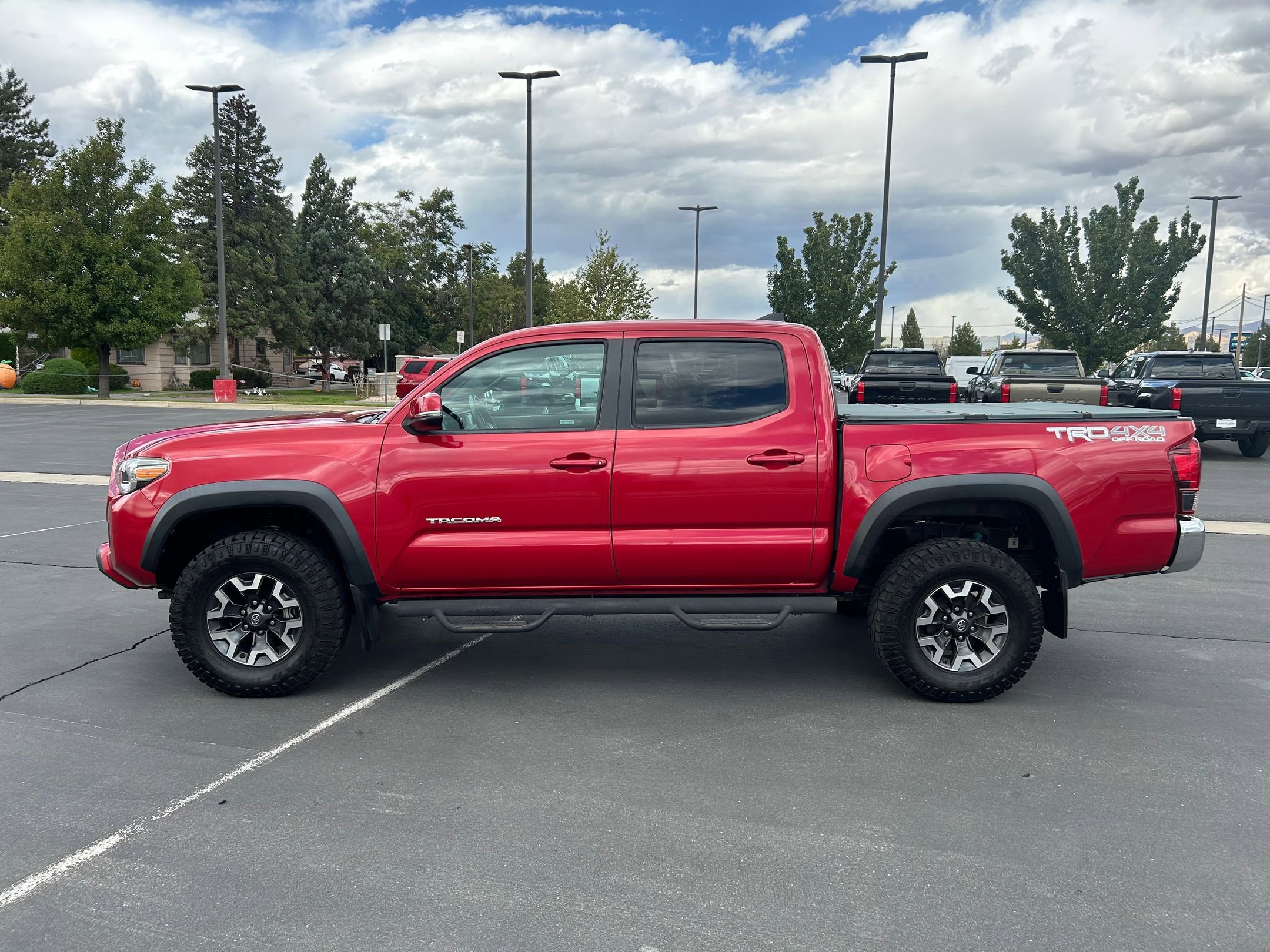 2019 Toyota Tacoma TRD Off-Road V6 4x4 photo 2