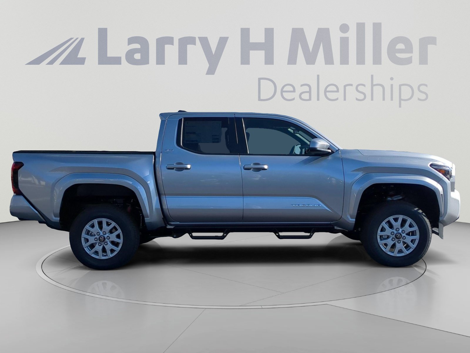 2026 Toyota Tacoma SR5 - Photo 8