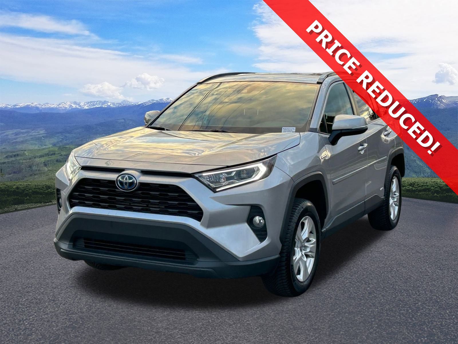 2021 Toyota RAV4 XLE's photo