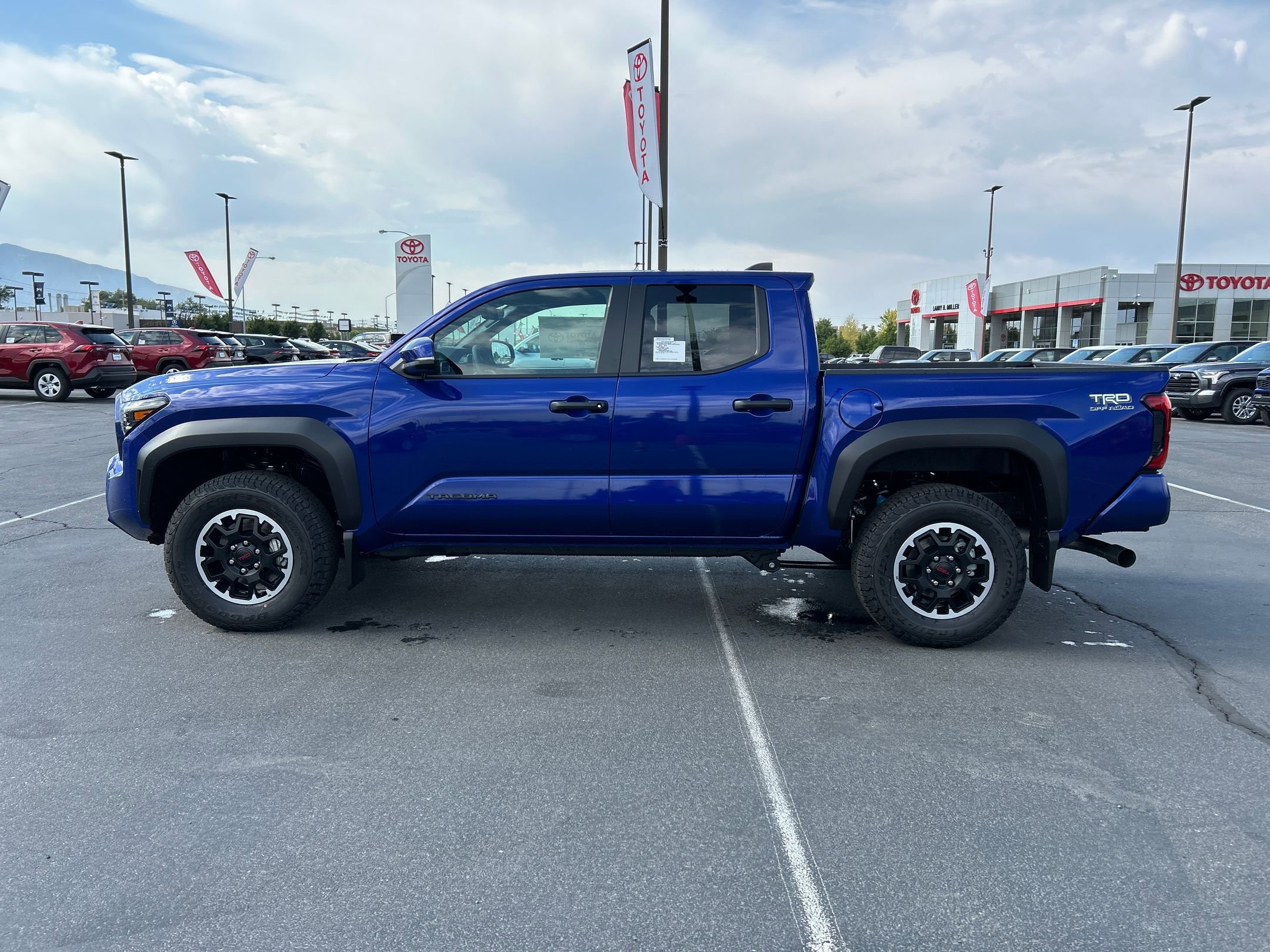 2025 Toyota Tacoma TRD Off-Road Double Cab photo 2