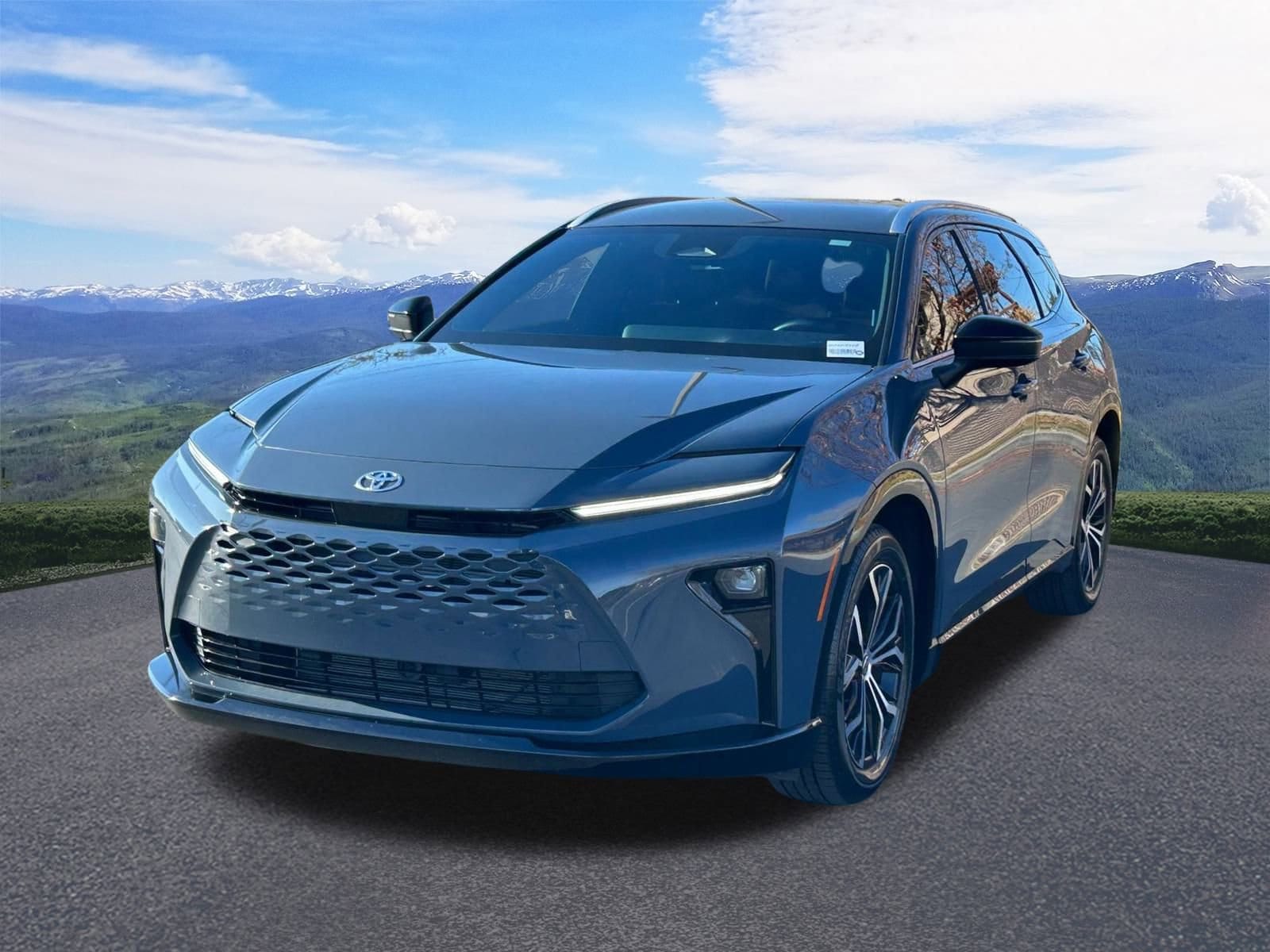 2025 Toyota Crown Signia XLE's photo