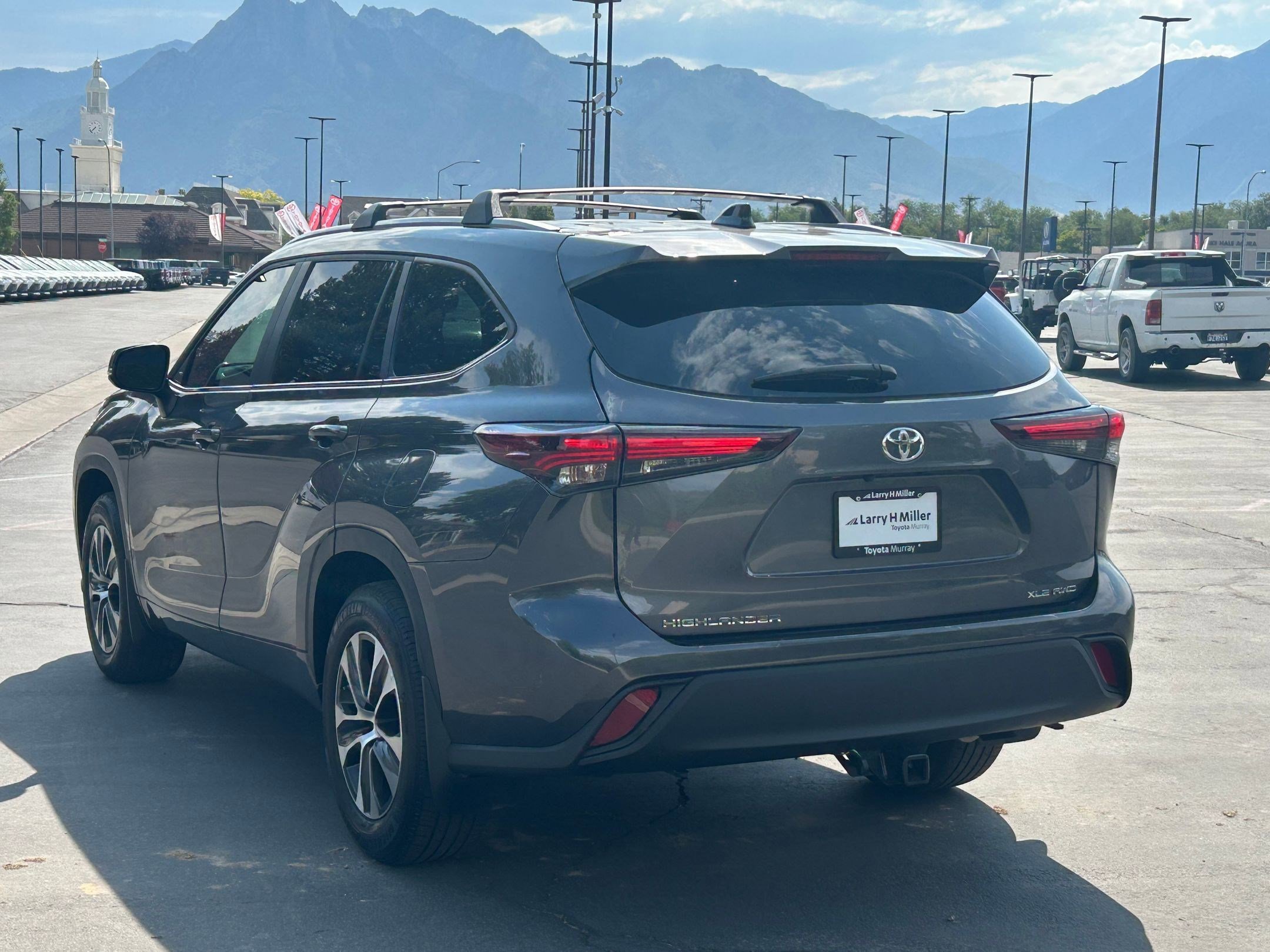 2024 Toyota Highlander XLE photo 3