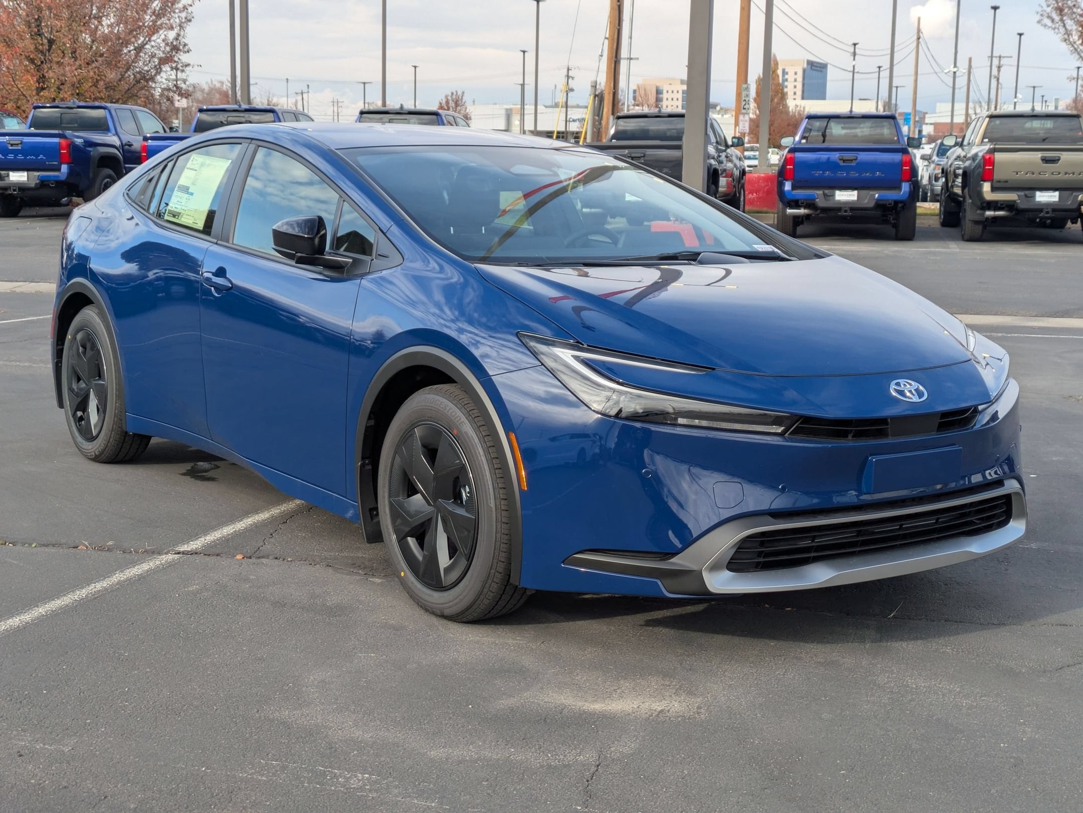 2026 Toyota Prius Plug-in Hybrid SE - Photo 9