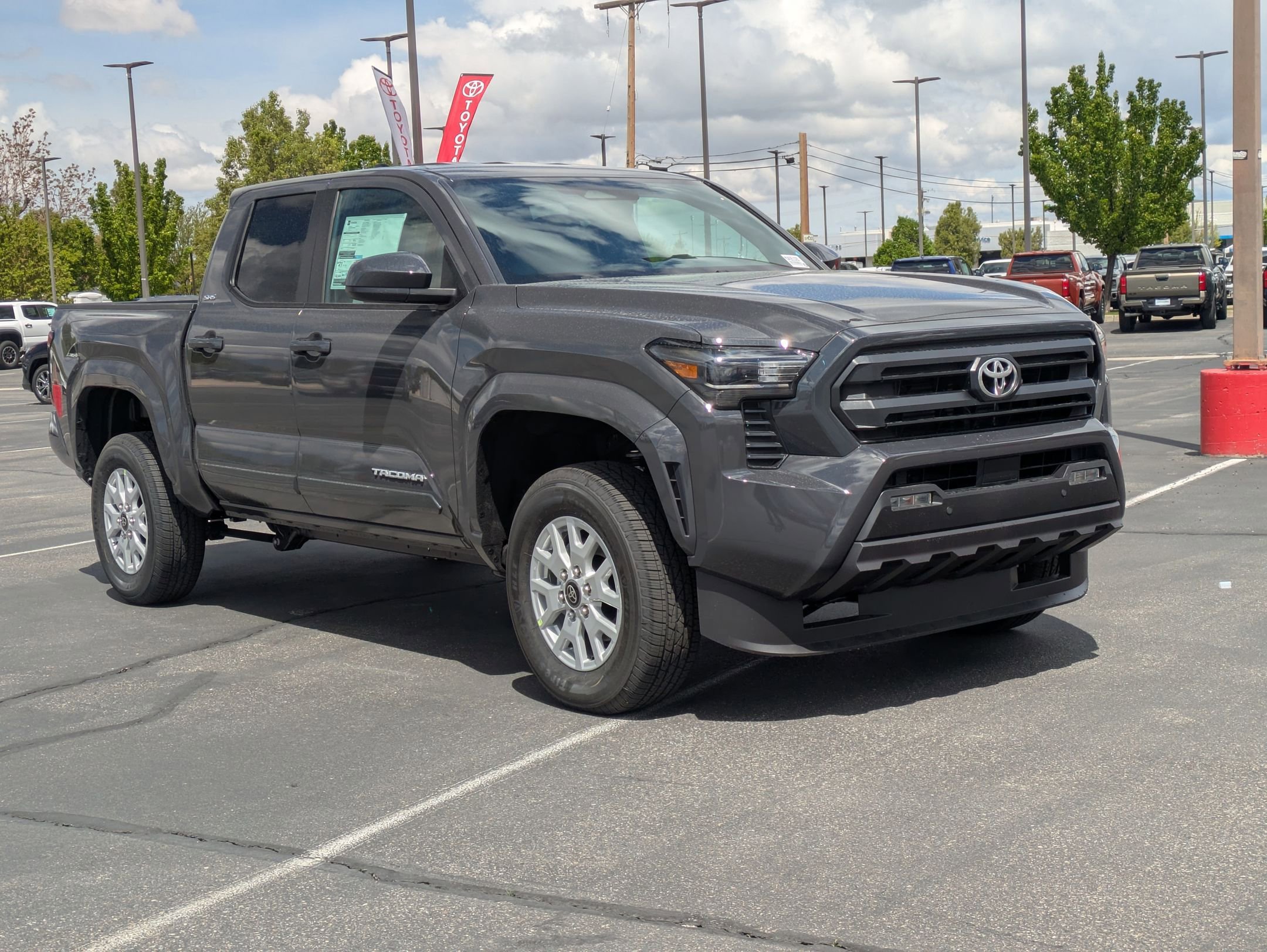 2025 Toyota Tacoma SR5 photo 3