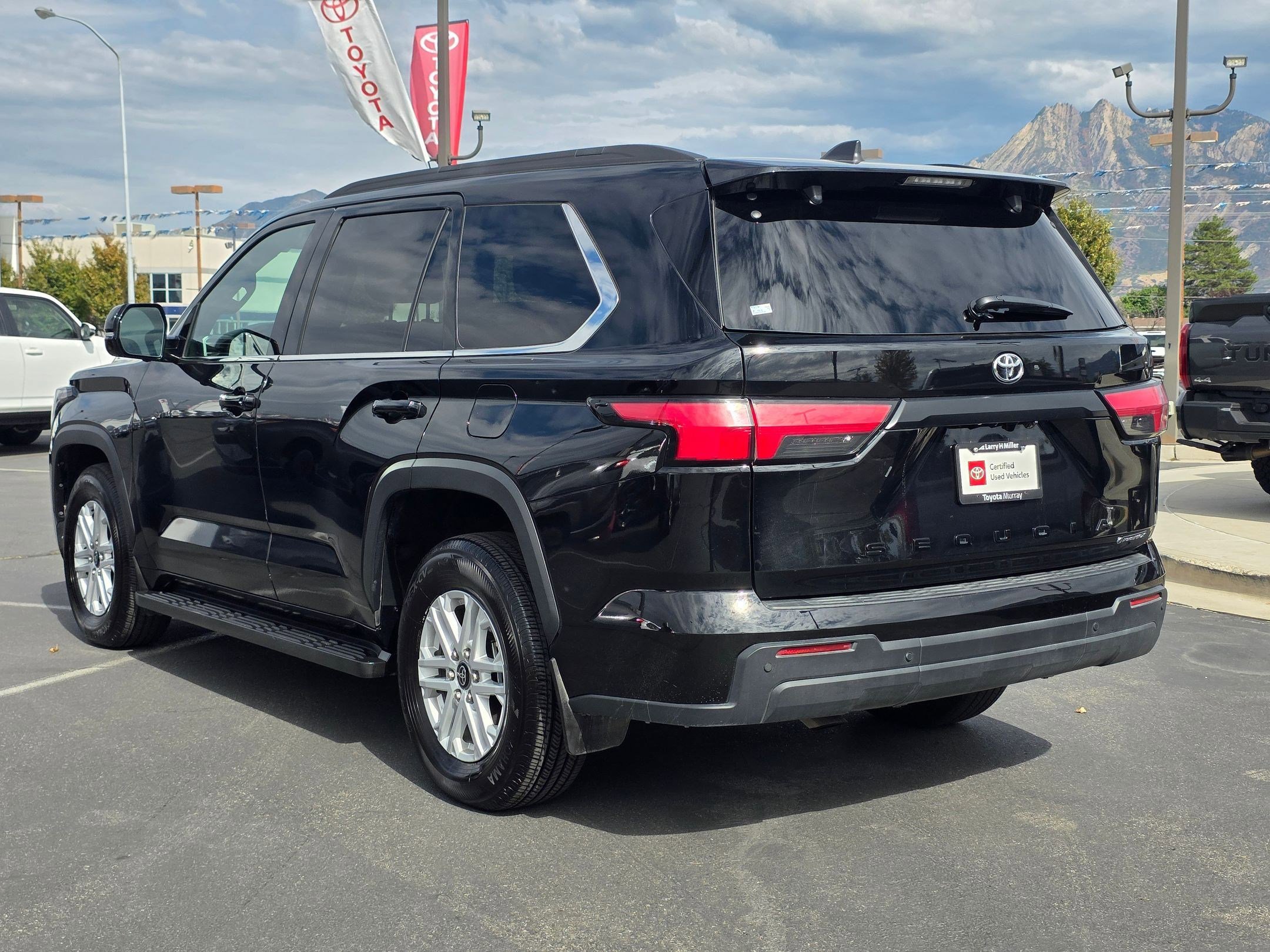 2025 Toyota Sequoia SR5 photo 2