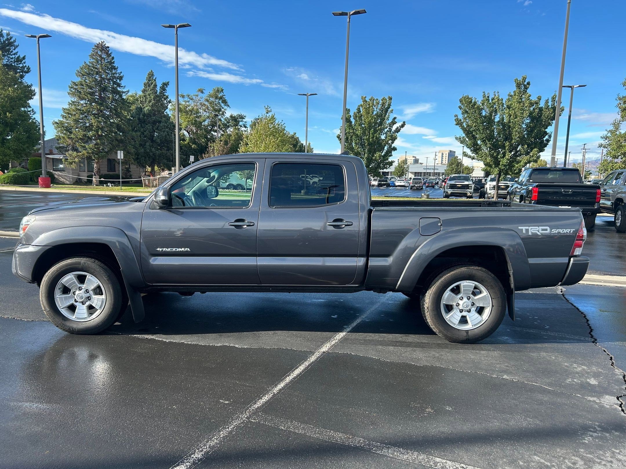 2015 Toyota Tacoma V6 4x4 photo 2