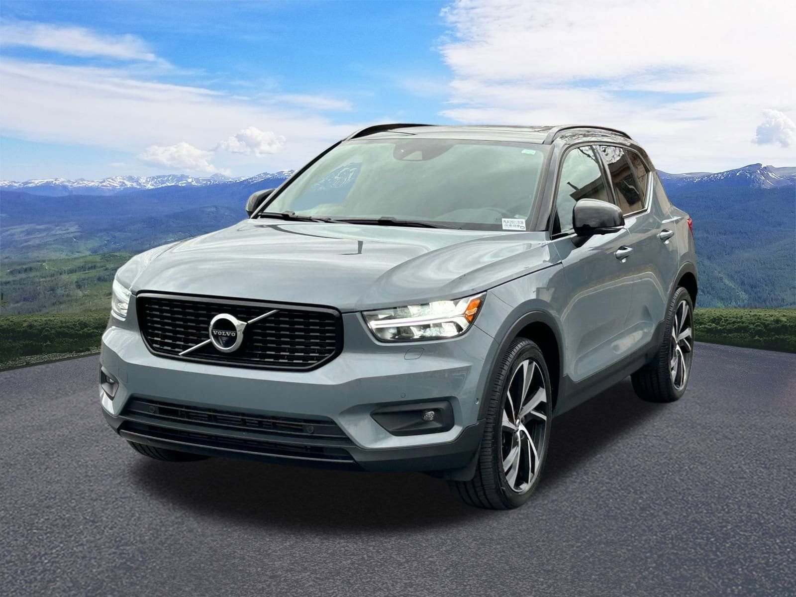 2020 Volvo XC40 R-Design's photo