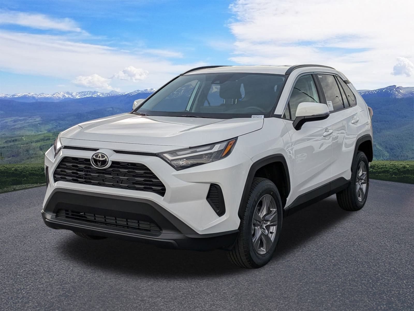 2025 Toyota RAV4 XLE's photo
