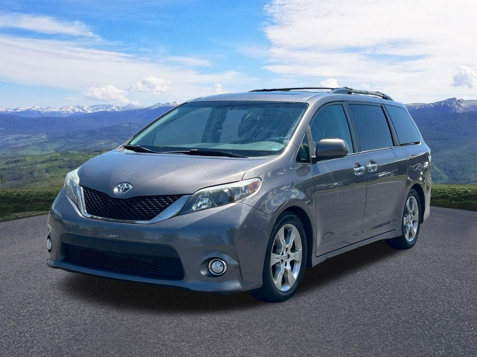 2013 Toyota Sienna SE V6 8-Passenger's photo