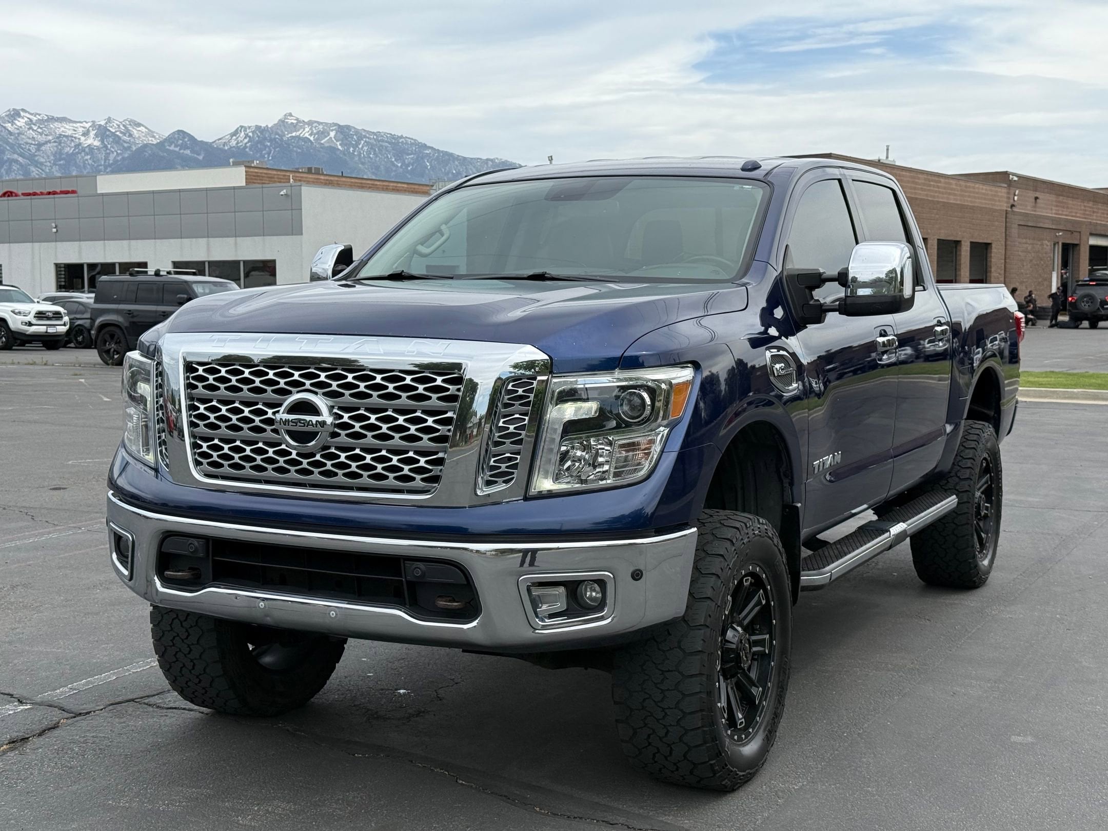 2017 Nissan Titan SL 4X4 Crew Cab's photo