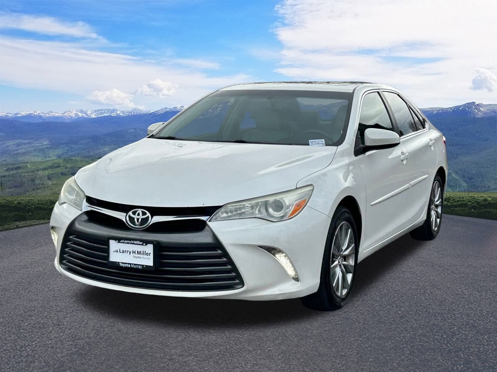 2015 Toyota Camry XLE's photo